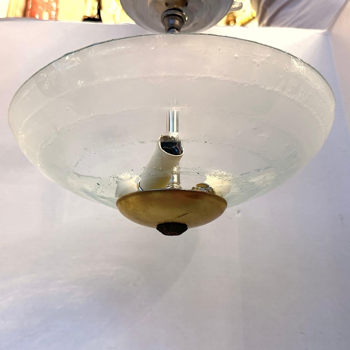 Milieu du XXe siècle Paire de luminaires italiens en verre d'art. Vendu individuellement. en vente