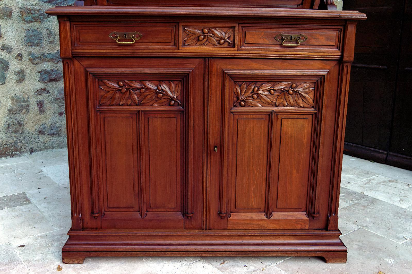 Zwei italienische Jugendstil-Sideboards mit zwei Sideboards, um 1910 im Angebot 10