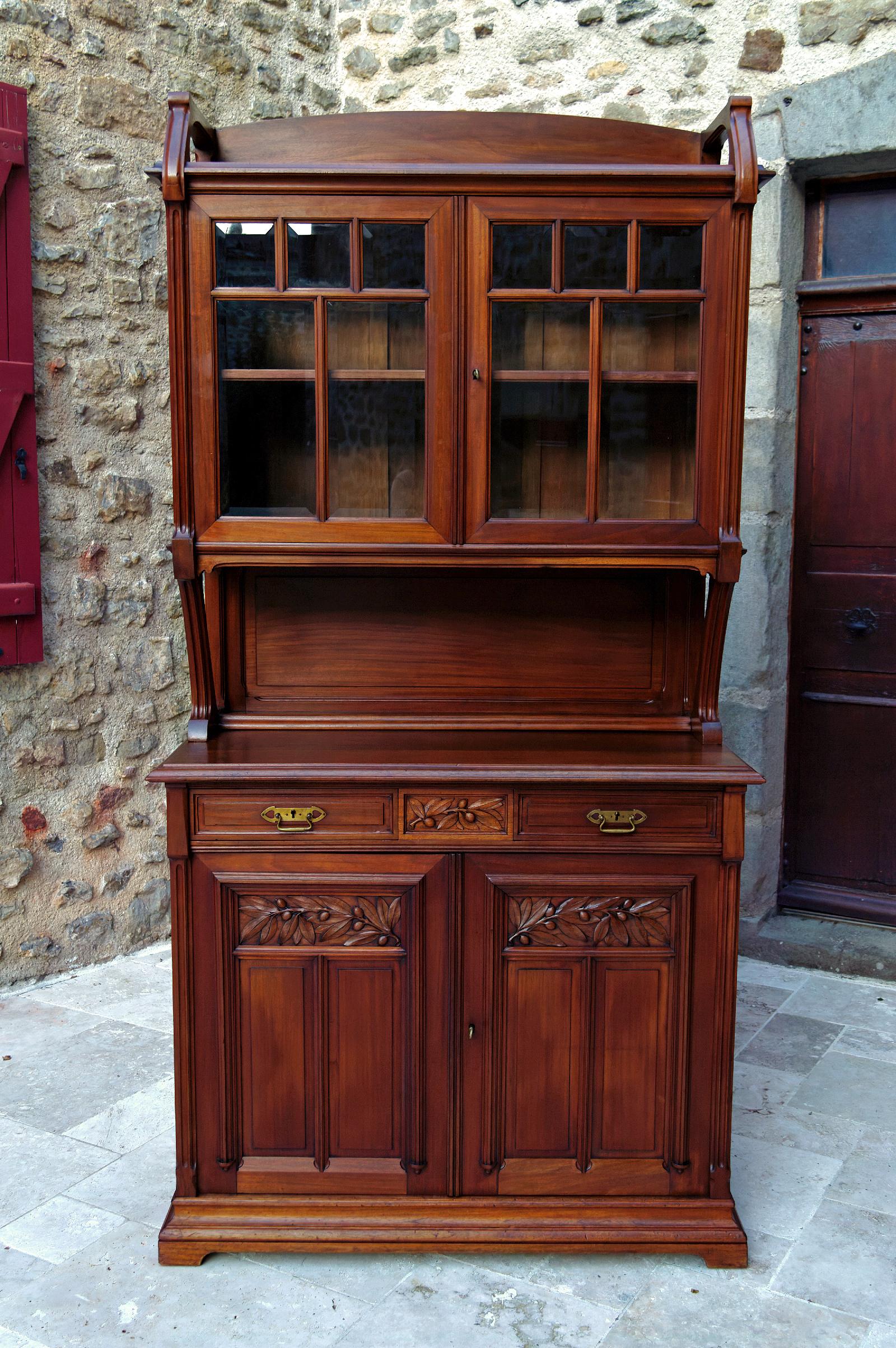 Pair of Italian Art Nouveau Twin Sideboards, circa 1910 In Good Condition For Sale In VÉZELAY, FR