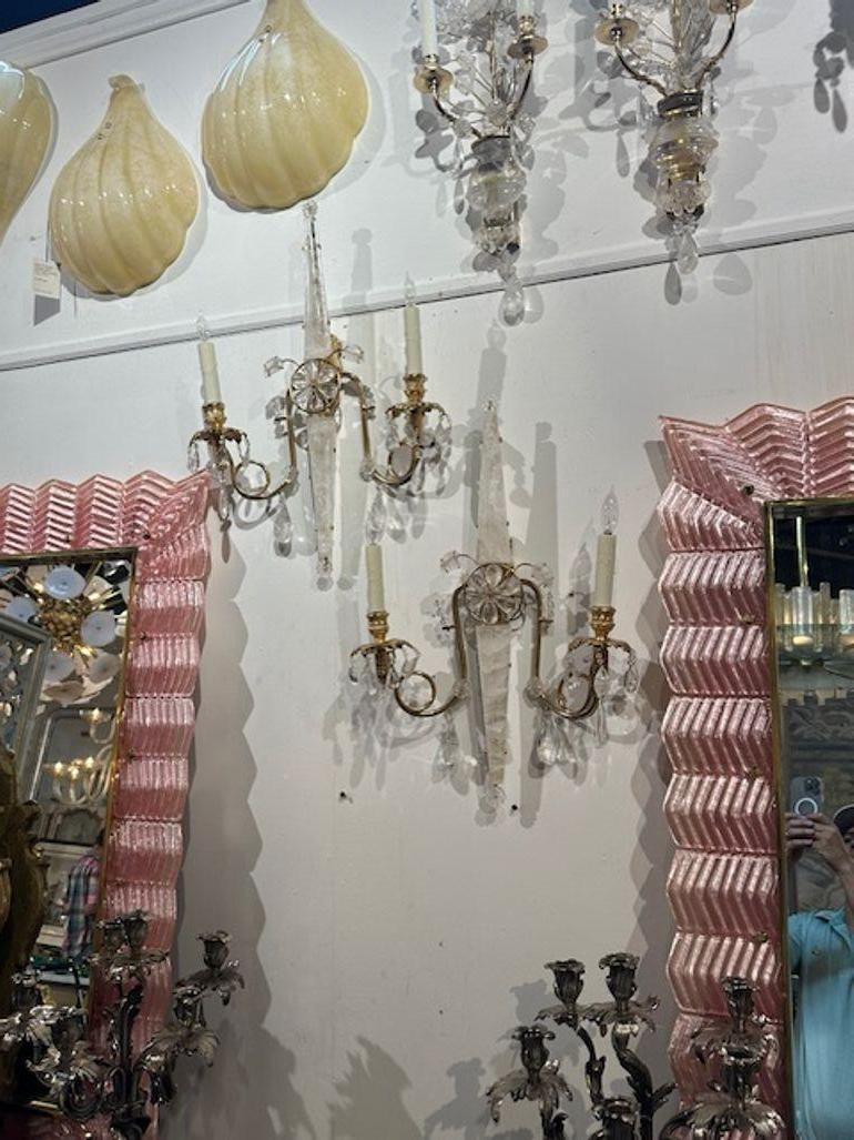 Paire d'appliques italiennes de style Bagues en laiton poli et cristal de roche en vente 2