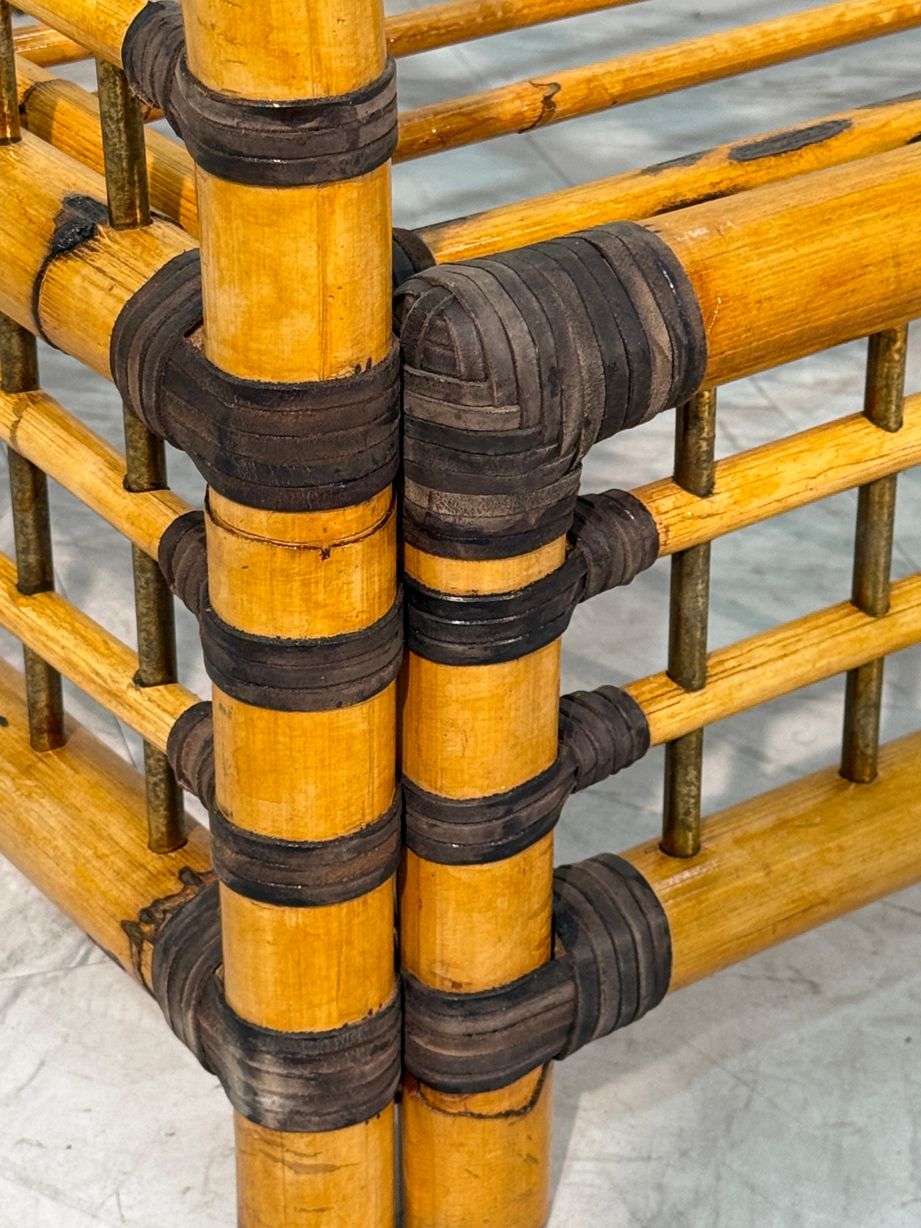 Paire de chaises longues italiennes en bambou et rotin, 1970 Bon état - En vente à Los Angeles, CA