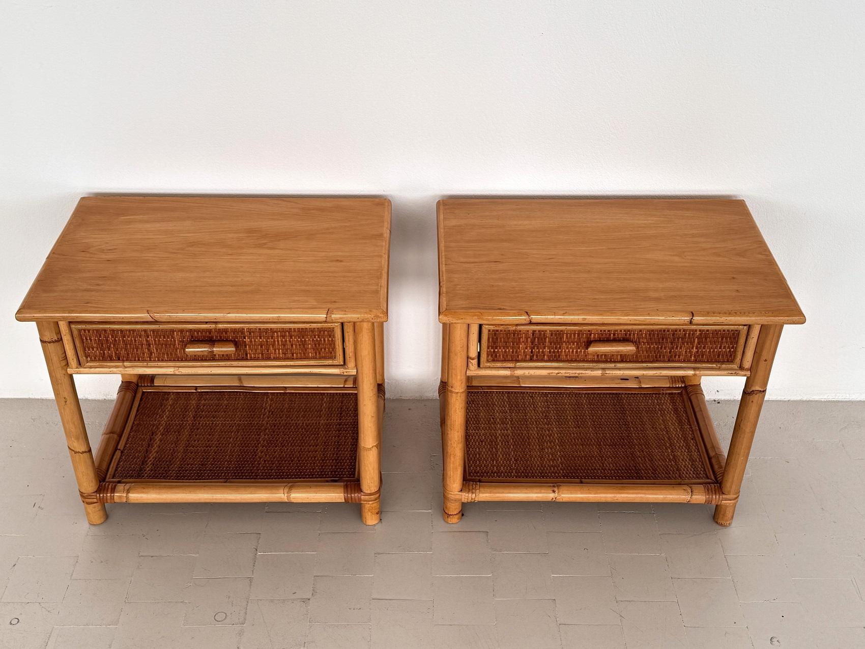 Pair of Italian Bamboo and Wicker Bedside Tables with Drawer and Shelf, 1970s In Good Condition For Sale In Morazzone, Varese