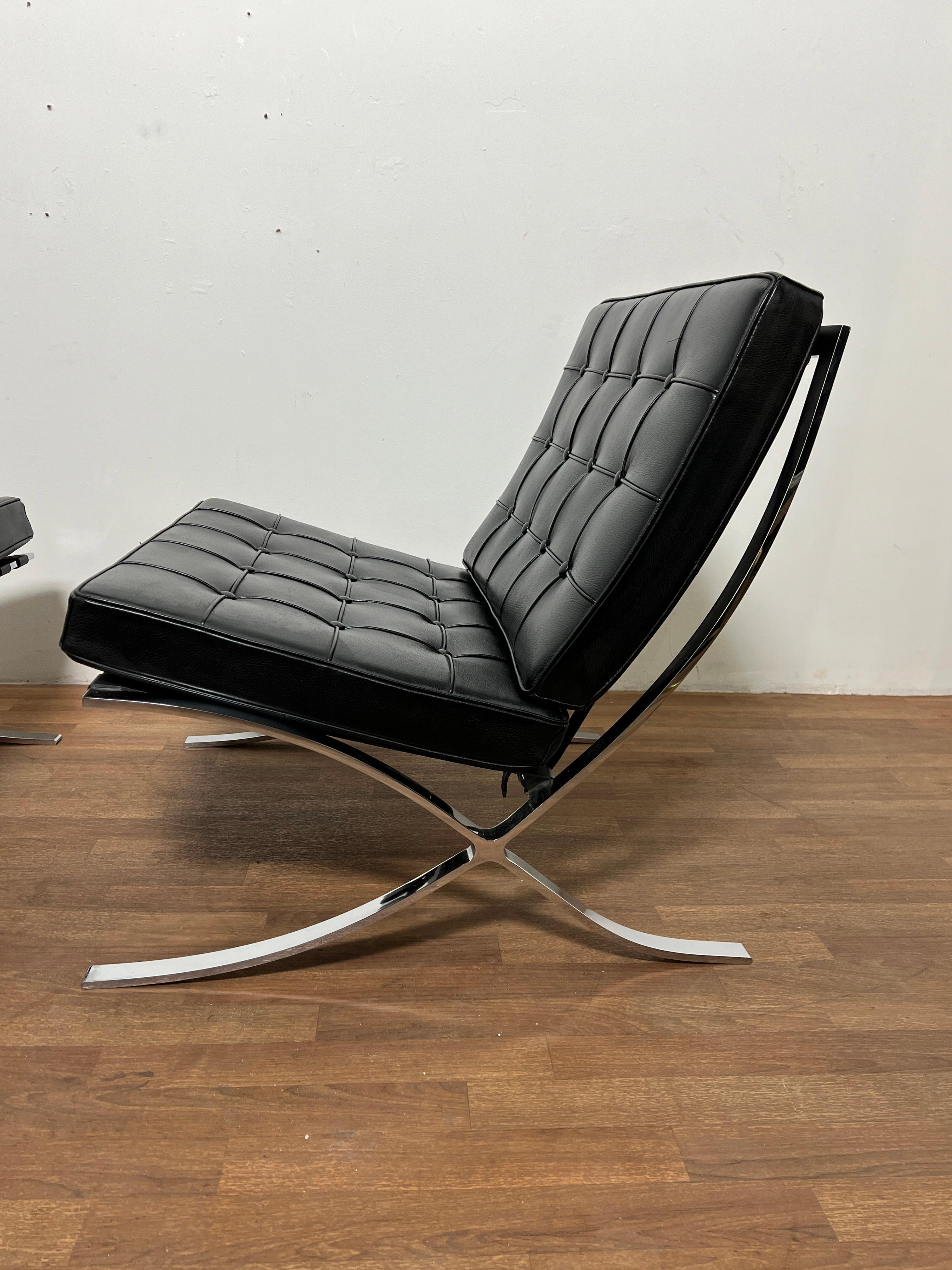 Bauhaus Paire de chaises longues italiennes Barcelona en cuir par Gordon International C. 1990 en vente