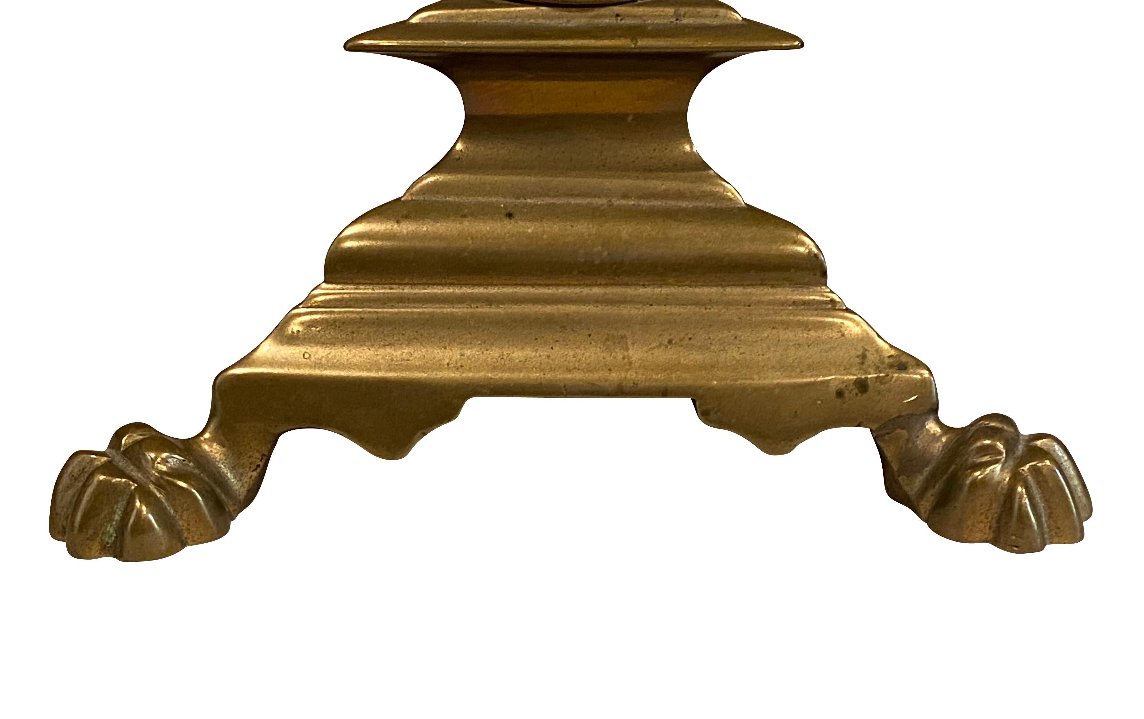 XVII secolo Coppia di candelabri barocchi in bronzo in vendita