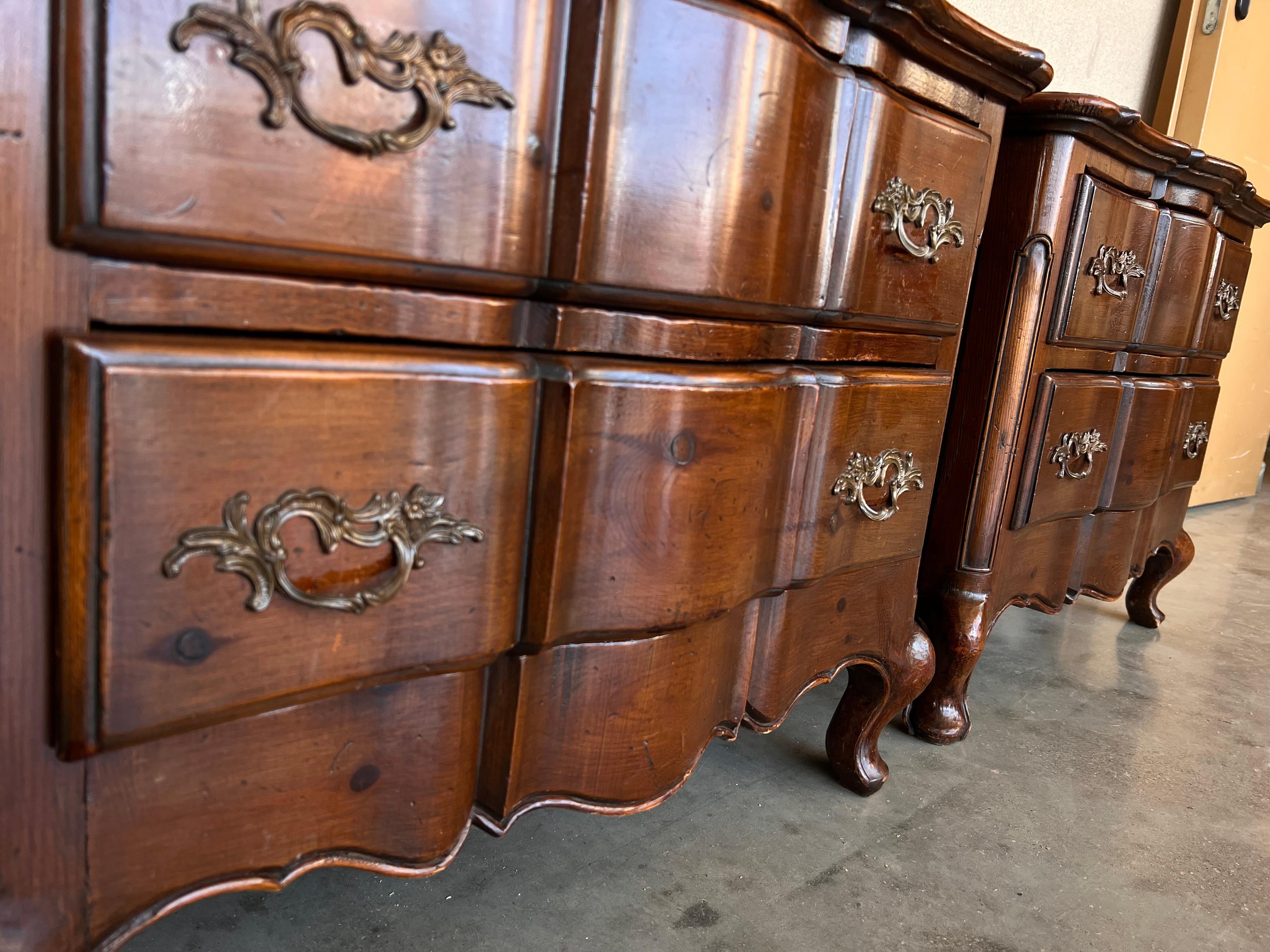 Pair of Italian Baroque Burled Walnut Chests of Nightstands For Sale 7