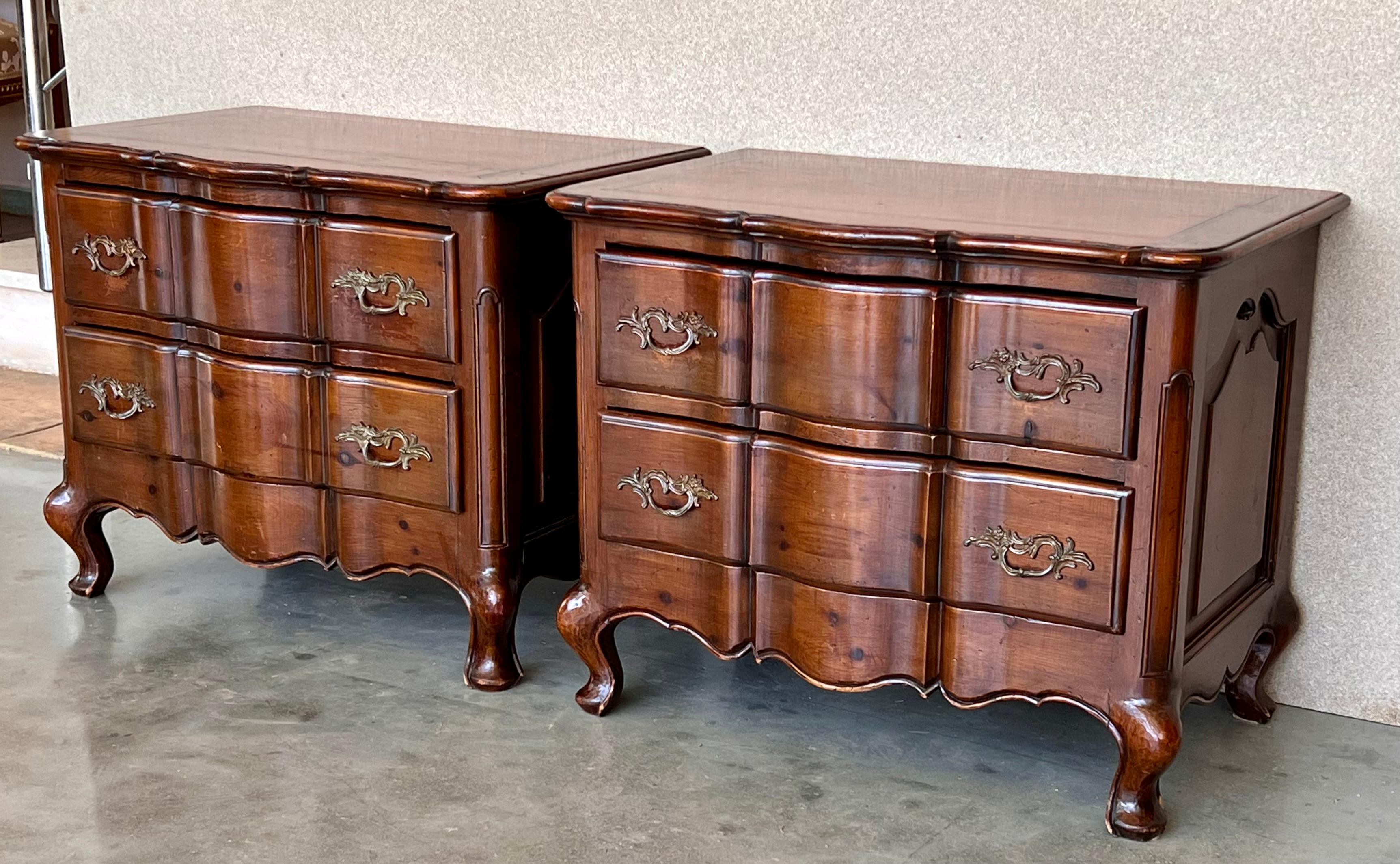 19th Century Pair of Italian Baroque Burled Walnut Chests of Nightstands For Sale