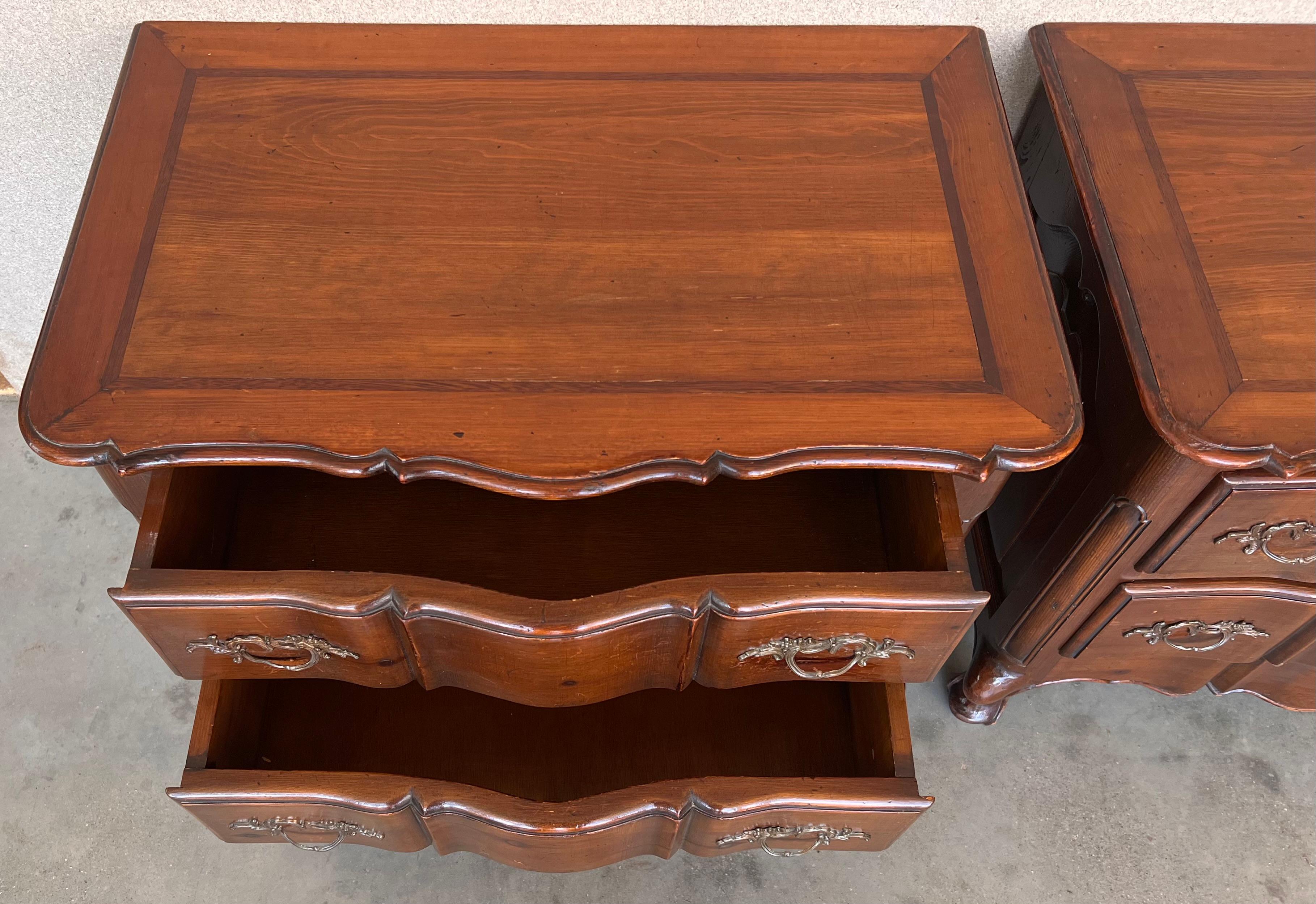Pair of Italian Baroque Burled Walnut Chests of Nightstands For Sale 4