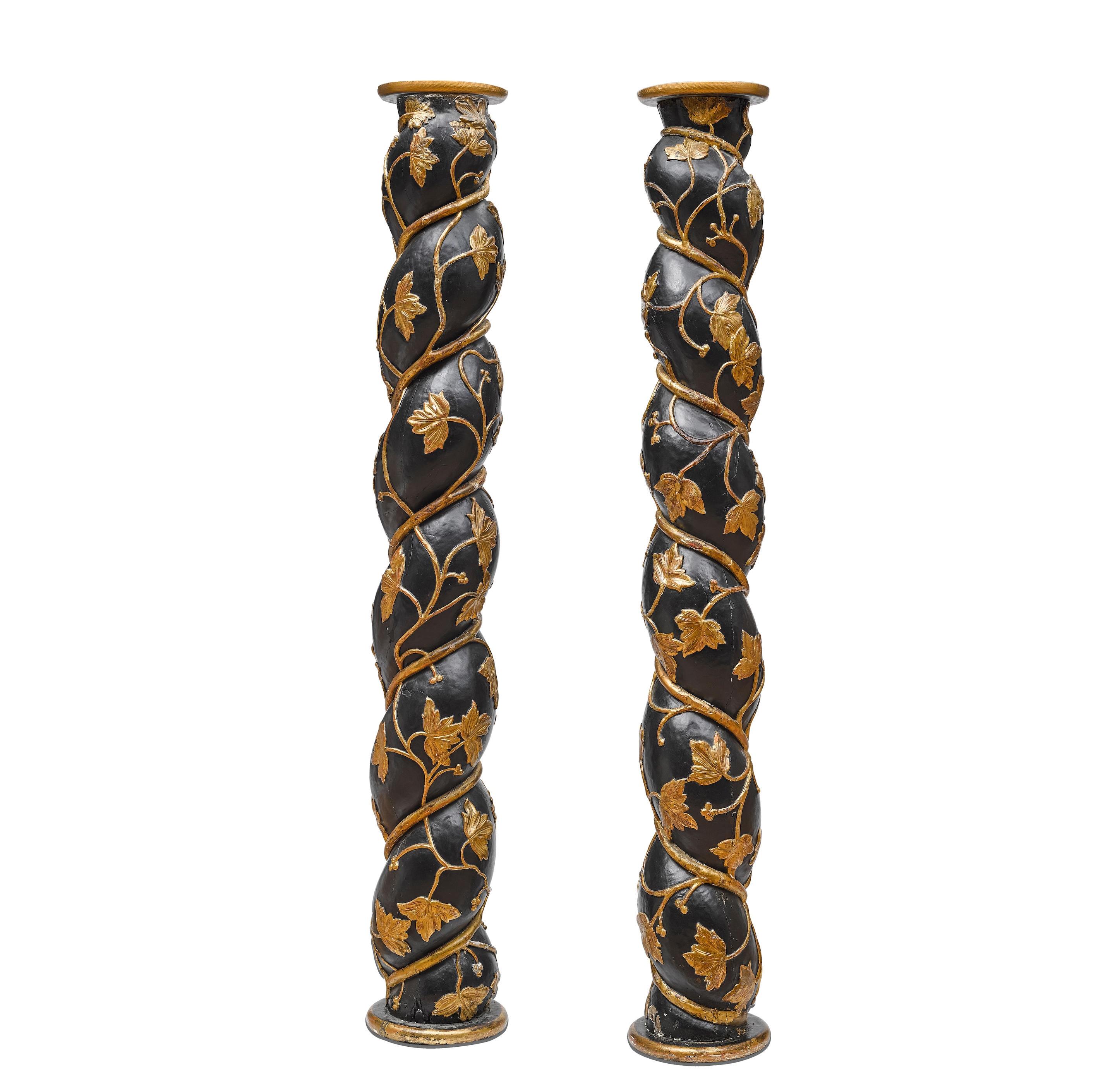 Hand-Carved Pair of Italian Baroque Columns, 18th Century For Sale