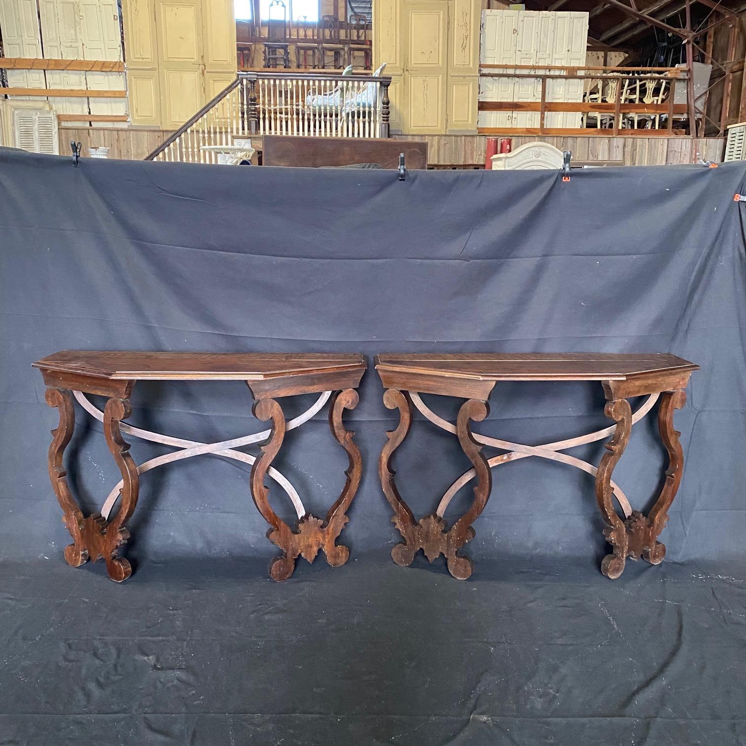 Pair of Italian Baroque Early 18th Century Demilune Walnut Console Tables For Sale 10