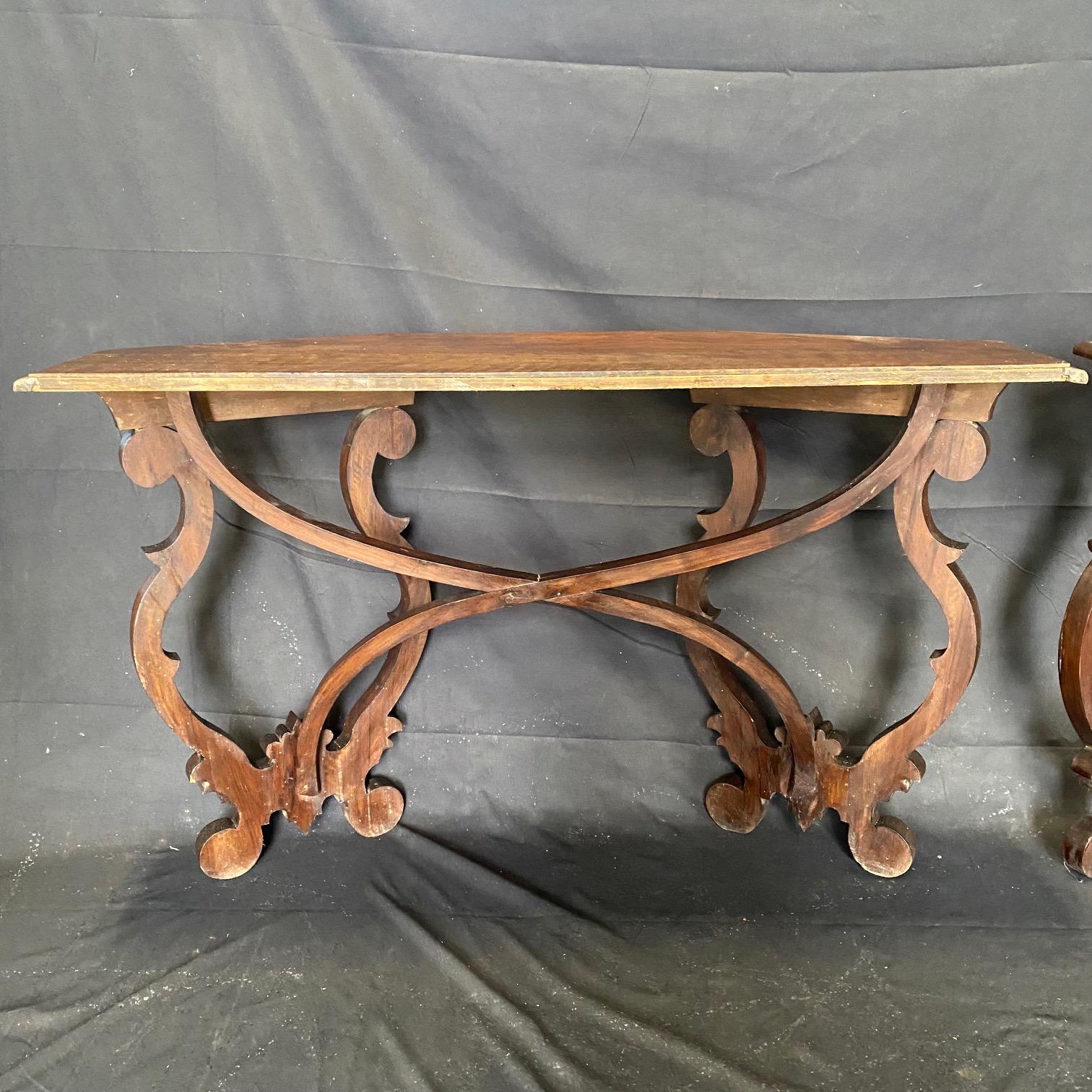 Pair of Italian Baroque Early 18th Century Demilune Walnut Console Tables For Sale 5