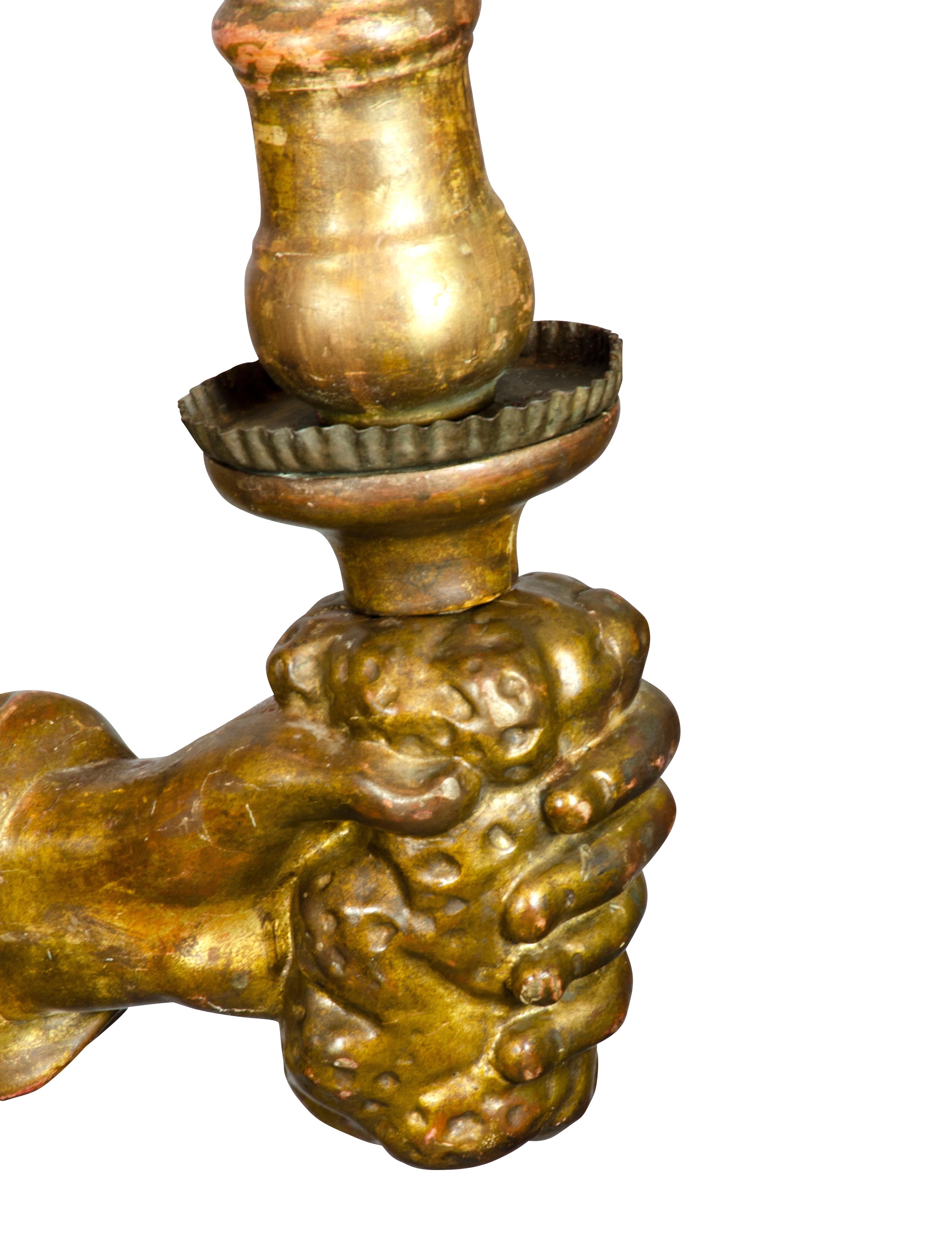 Zwei italienische Barock-Wandleuchten in Armform aus Giltwood im Angebot 7