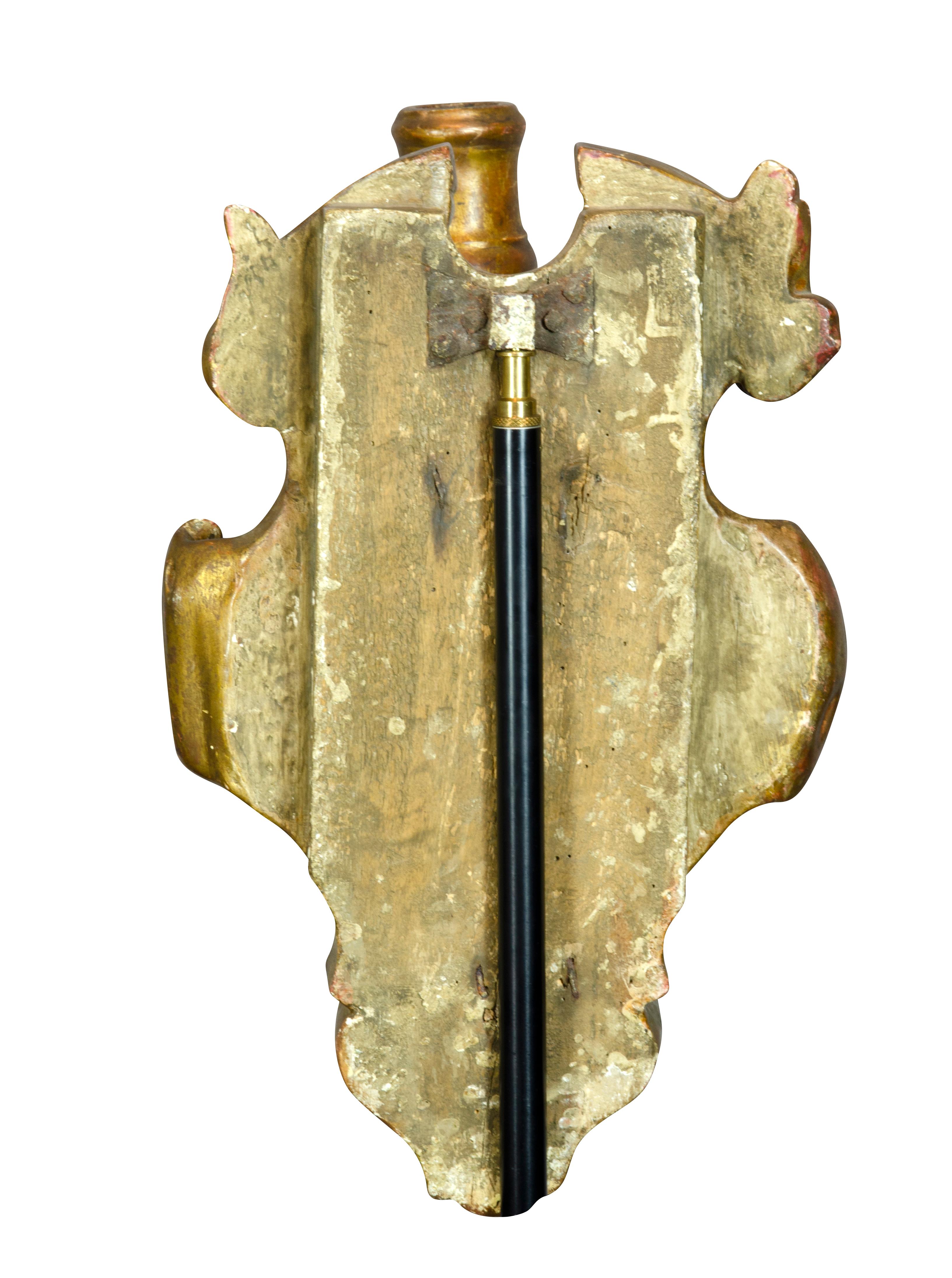 Zwei italienische Barock-Wandleuchten in Armform aus Giltwood im Angebot 10
