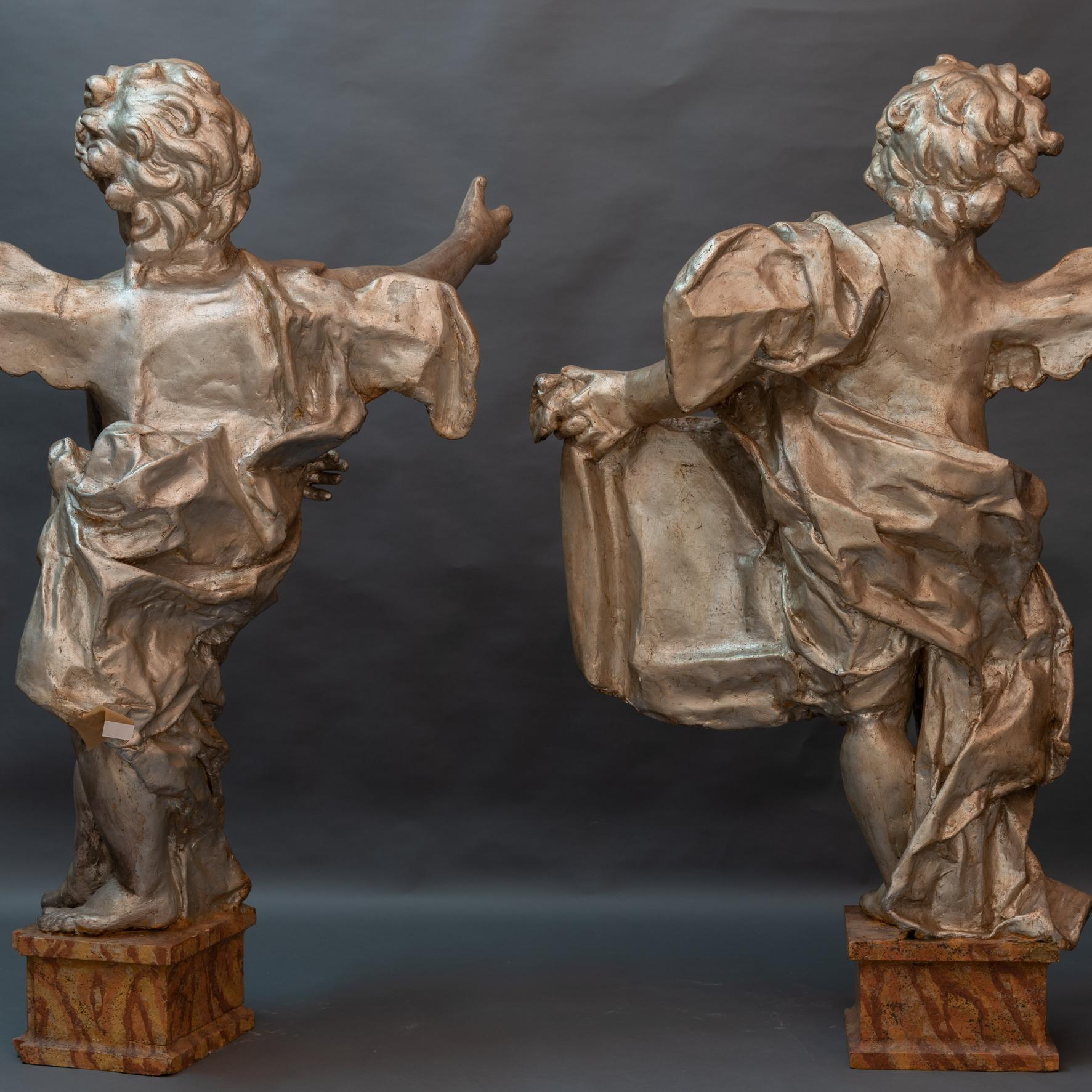Pair of Italian Baroque Sculptures Period Papier Mâché Angels In Good Condition In Roma, IT