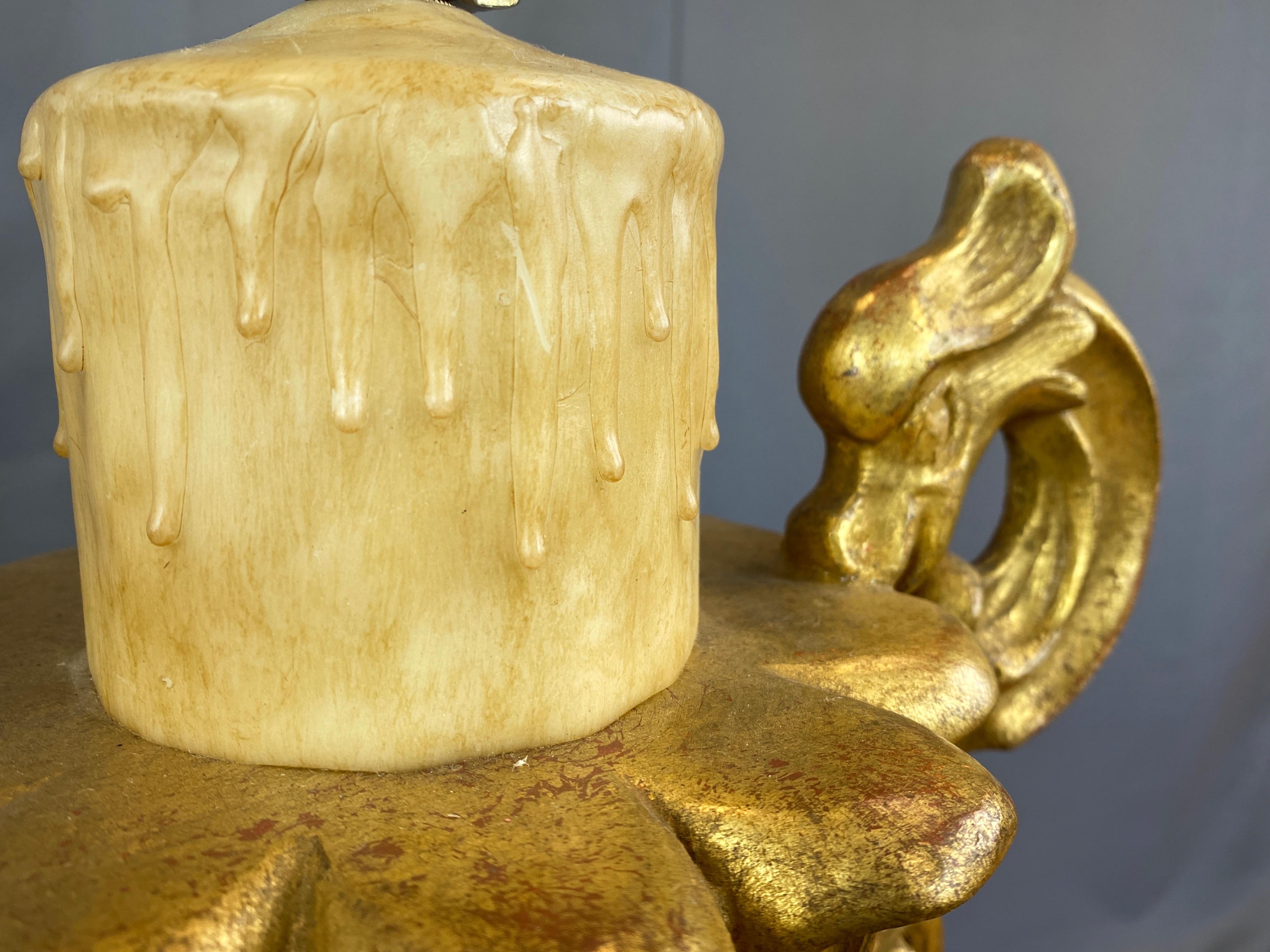 Paire de lampes de bureau en forme d'urne et de fausse bougie en bois doré de style néo-baroque italien, années 1930 en vente 8