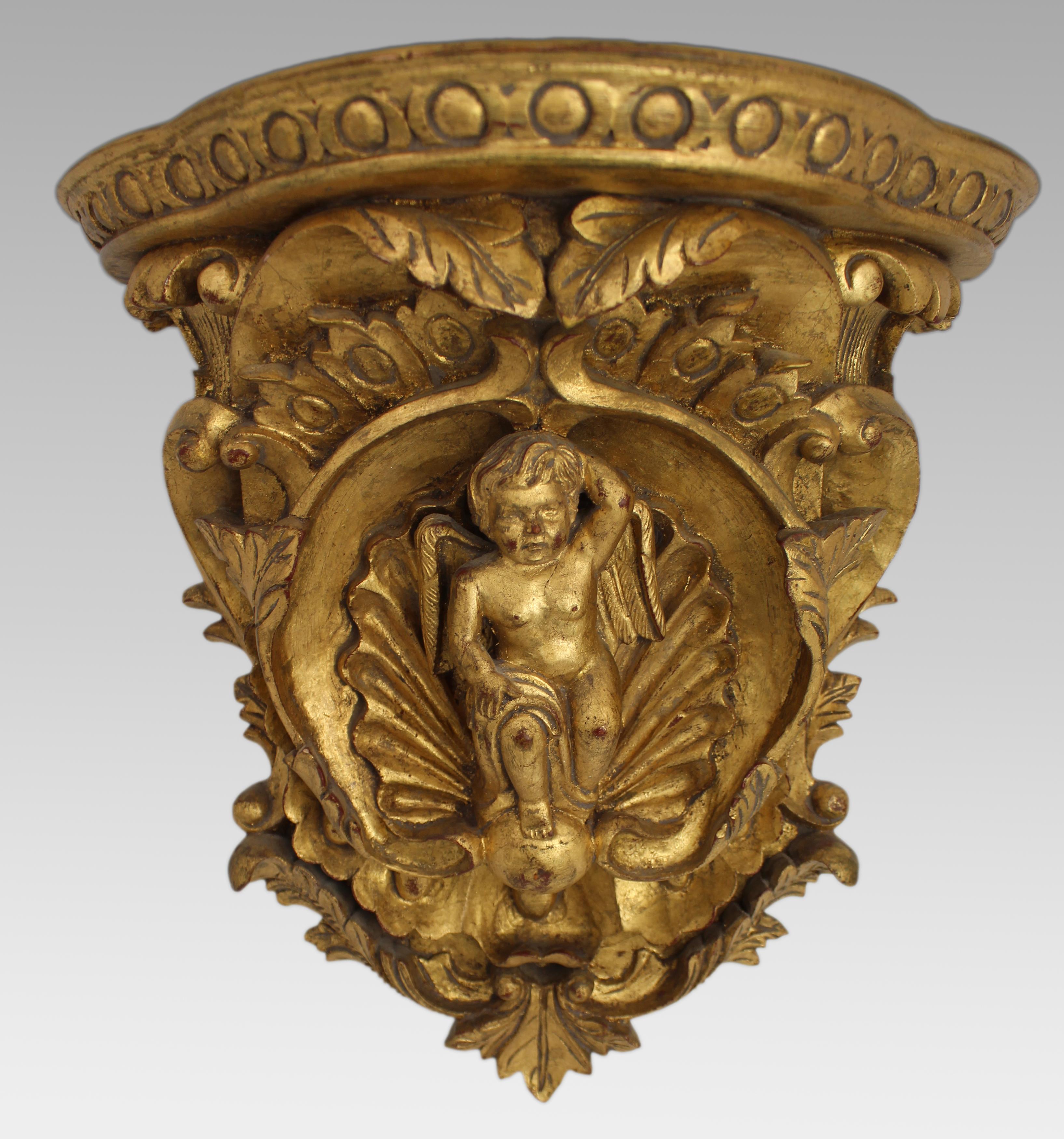 Coppia di mensole da parete in legno dorato di epoca barocca con motivi a cherubino in vendita 3