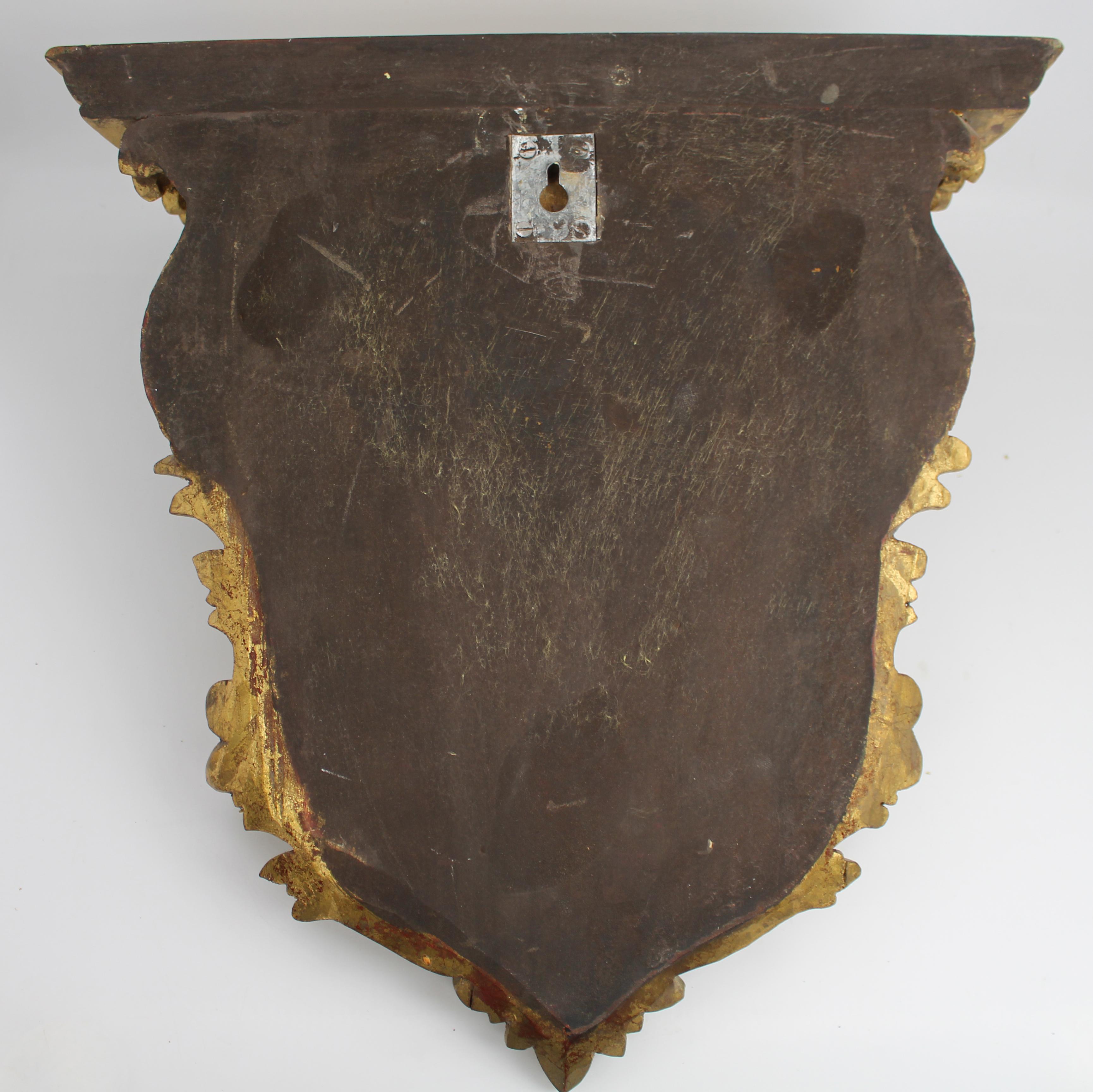 Coppia di mensole da parete in legno dorato di epoca barocca con motivi a cherubino in vendita 7