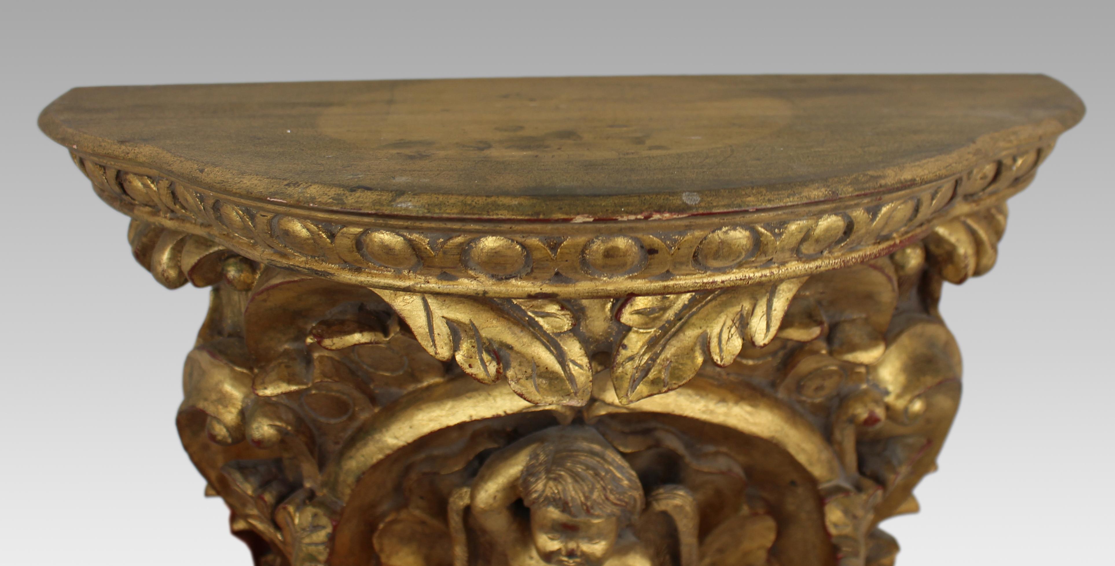 Coppia di mensole da parete in legno dorato di epoca barocca con motivi a cherubino In condizioni buone in vendita a Worcester, GB