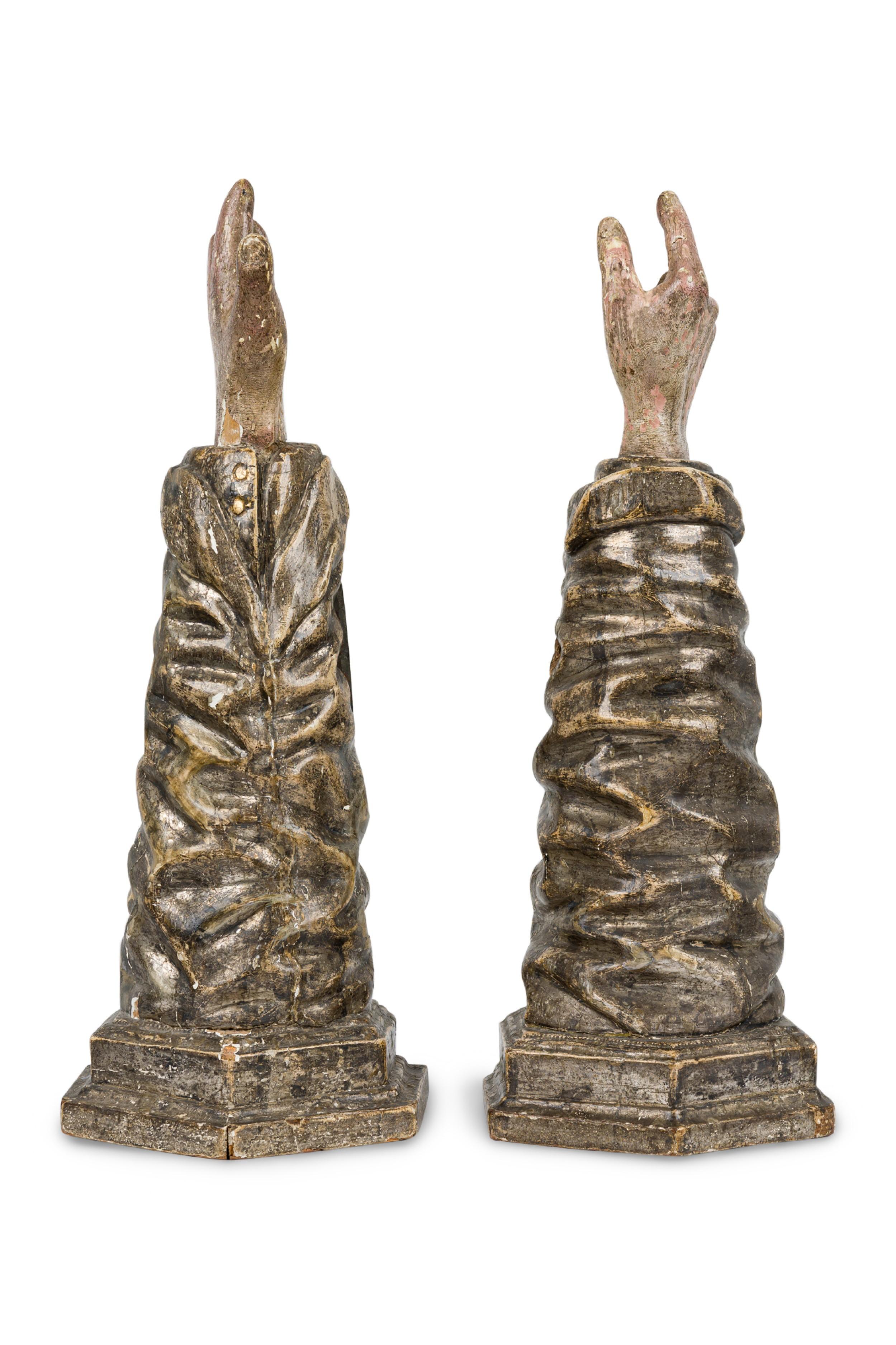 Coppia di Reliquiari barocchi italiani in argento dorato e dipinto a mano in vendita 4
