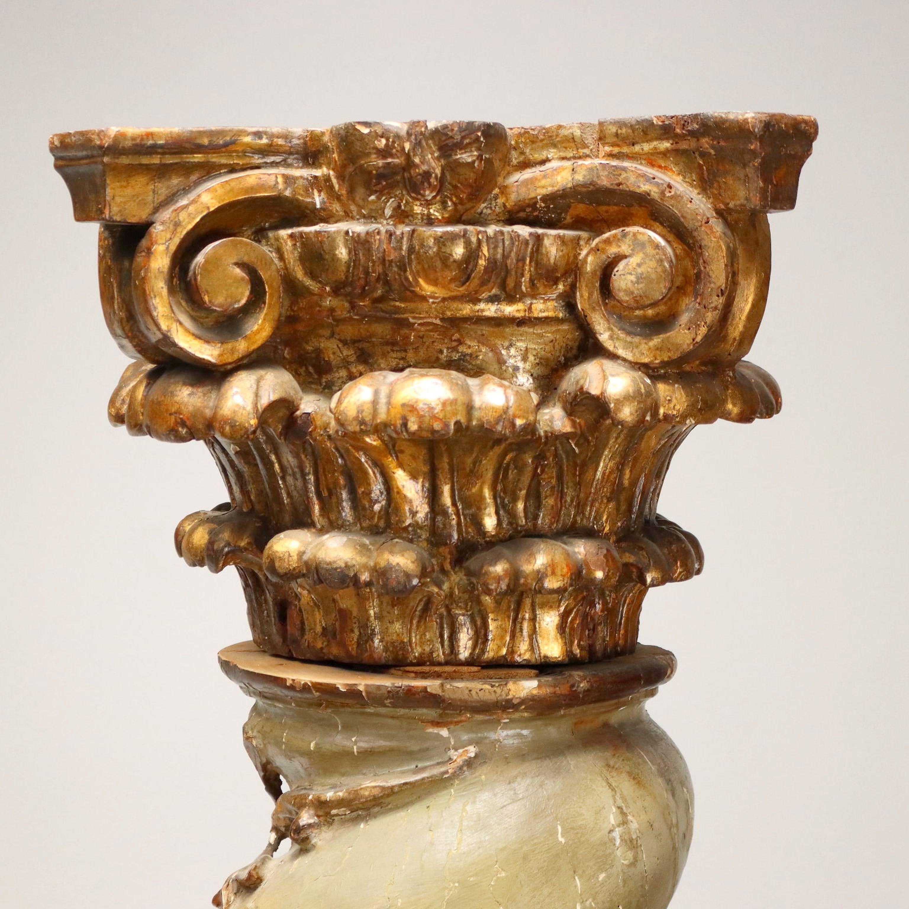 Paar italienische barocke Solomonic-Säulen im Stil des Barock – um 1700 (Vergoldetes Holz) im Angebot