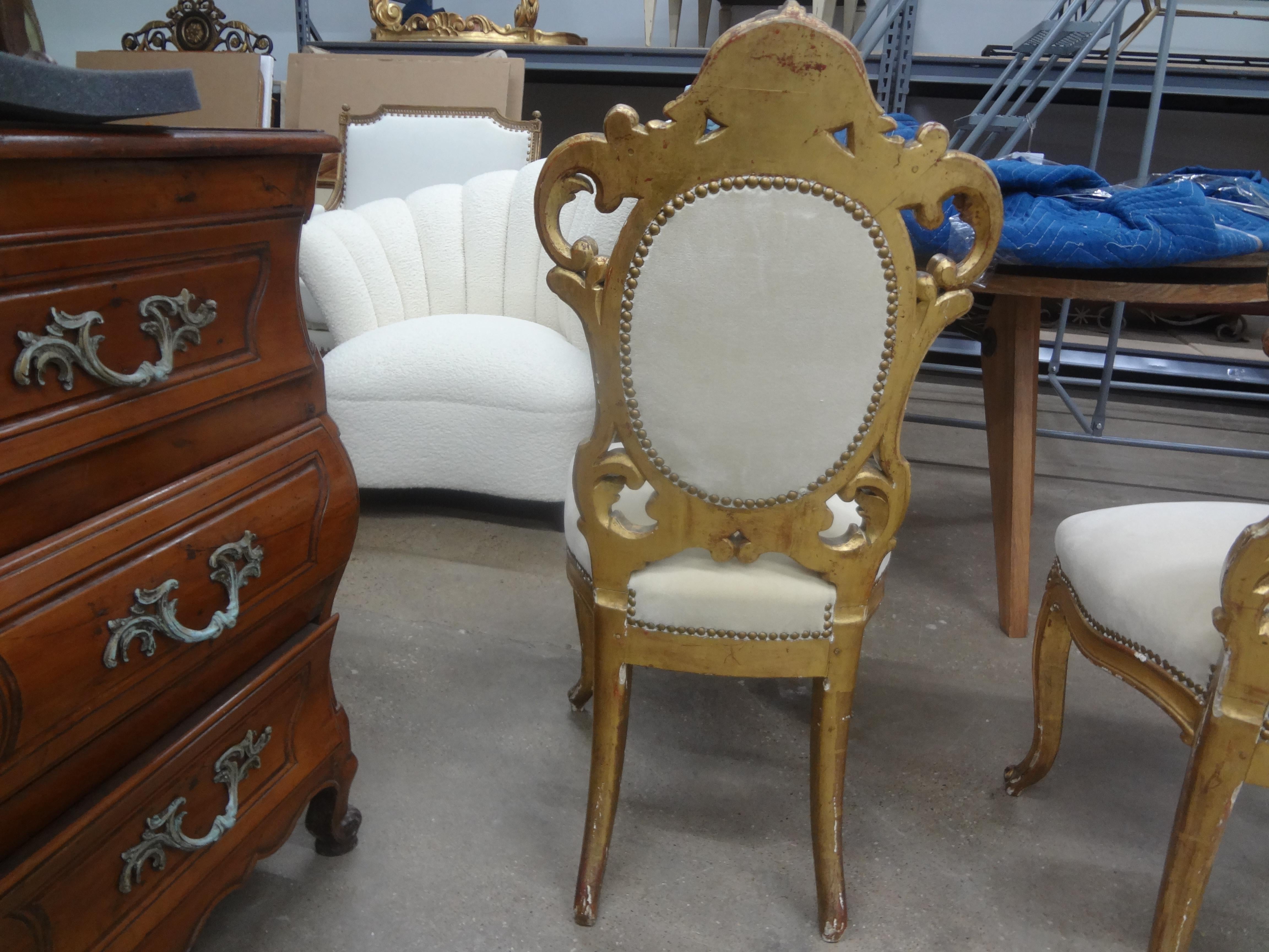 Paire de chaises en bois doré de style baroque italien en vente 2