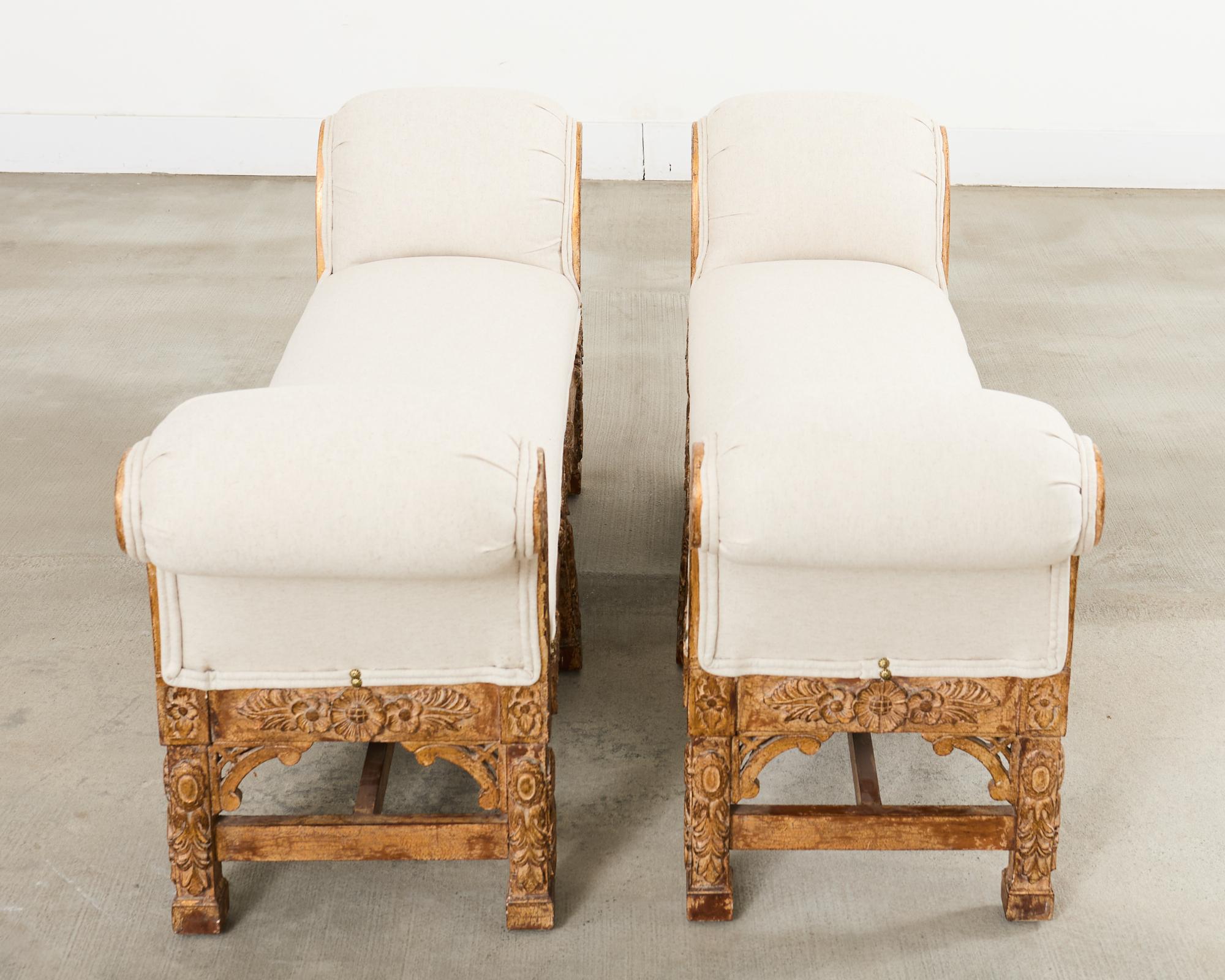 Paar italienische Barock-Stil Scroll Arm Bänke 5 Ft. im Angebot 11