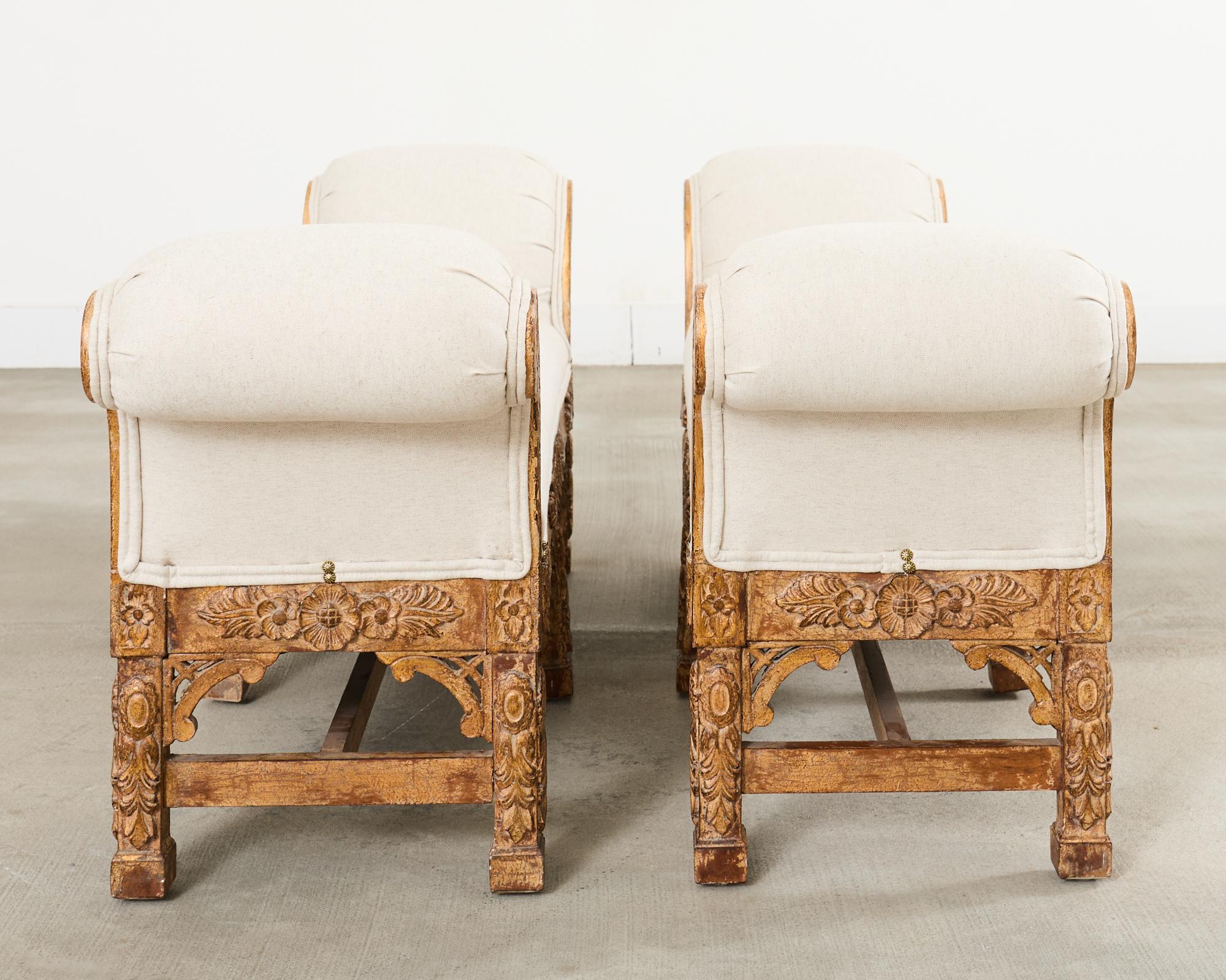 Paar italienische Barock-Stil Scroll Arm Bänke 5 Ft. im Zustand „Gut“ im Angebot in Rio Vista, CA