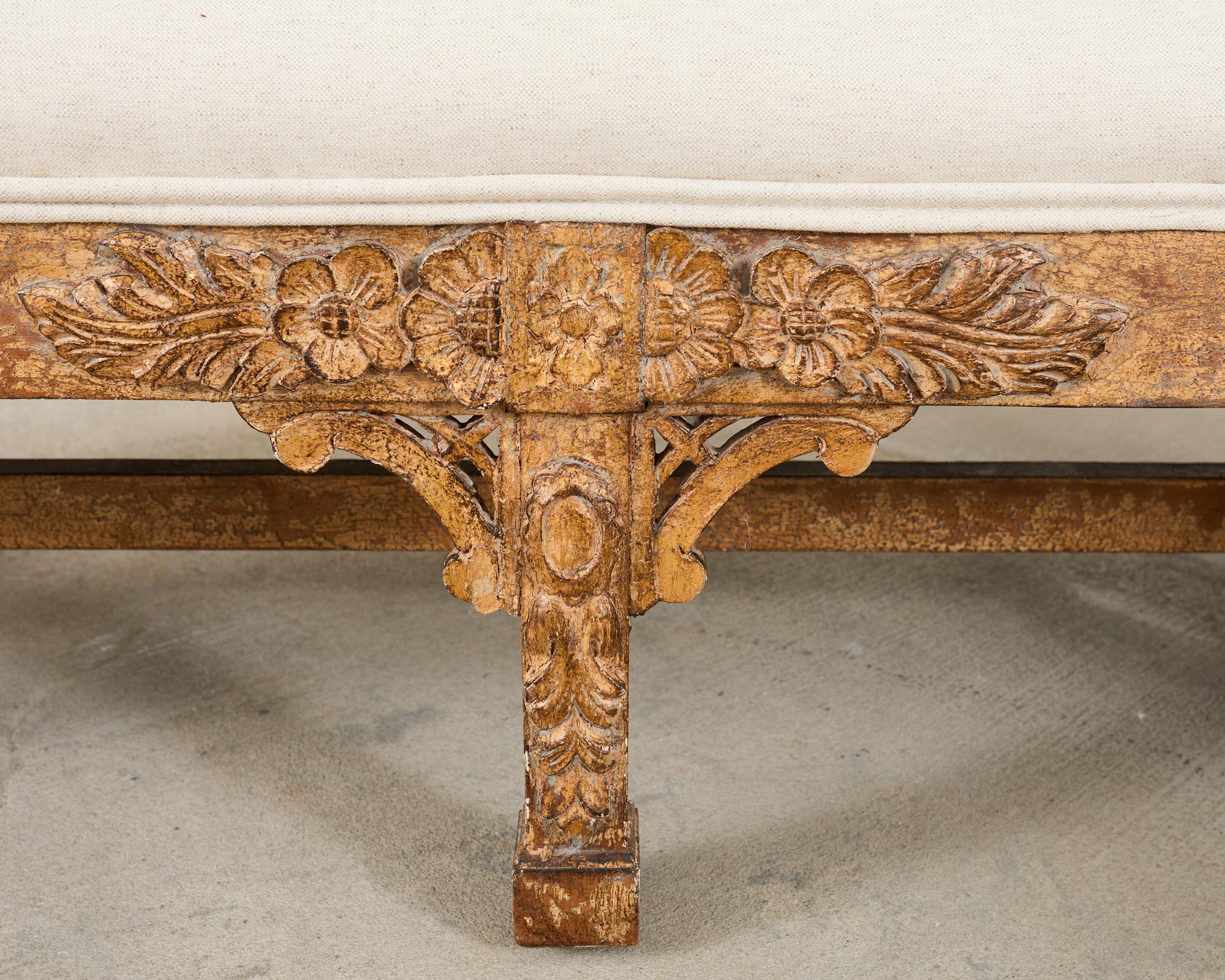 Paar italienische Barock-Stil Scroll Arm Bänke 5 Ft. (Stoff) im Angebot