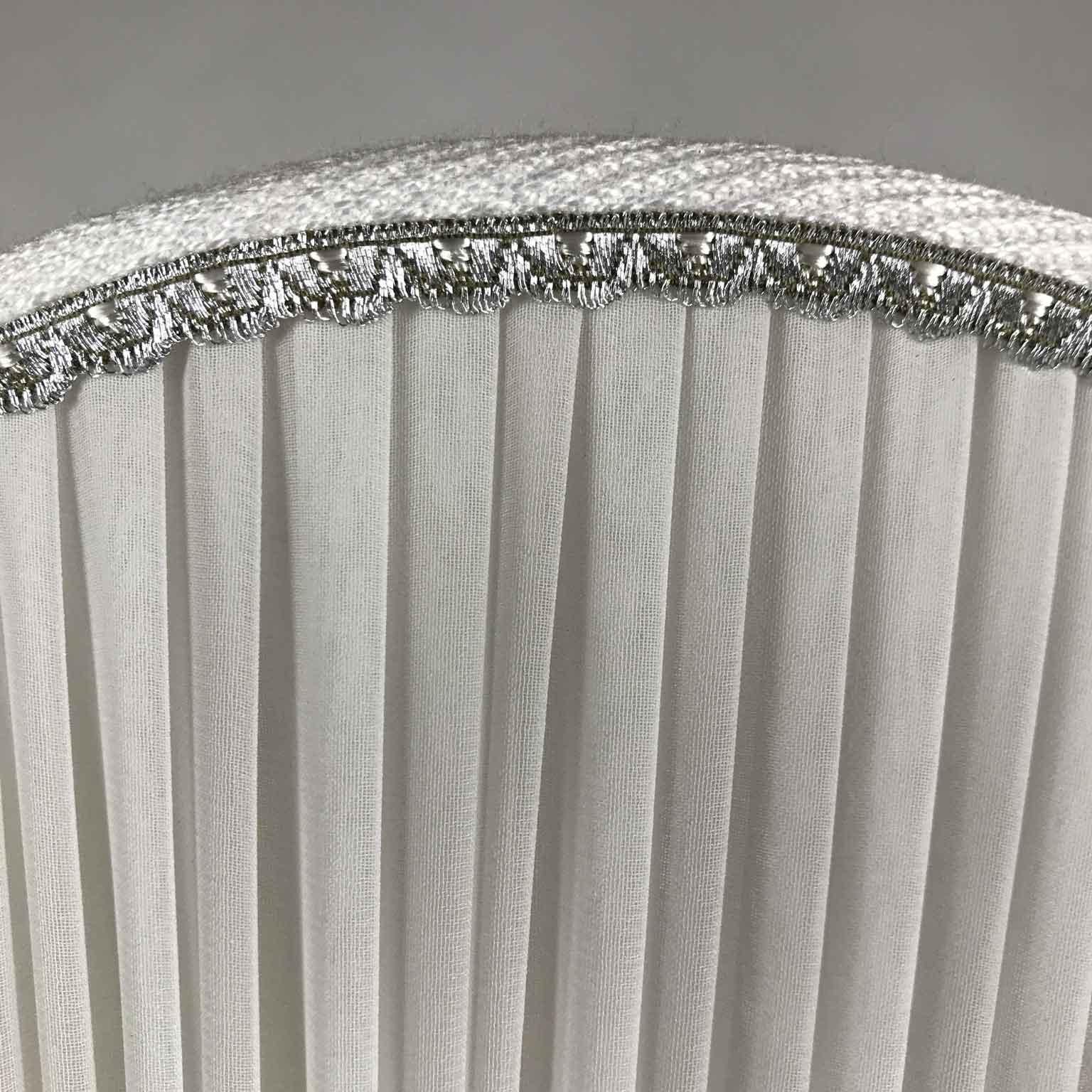 Coppia di Lampade Italiane Vasi Argentati Fatti a Mano Paralumi a Corona 1980 in vendita 4