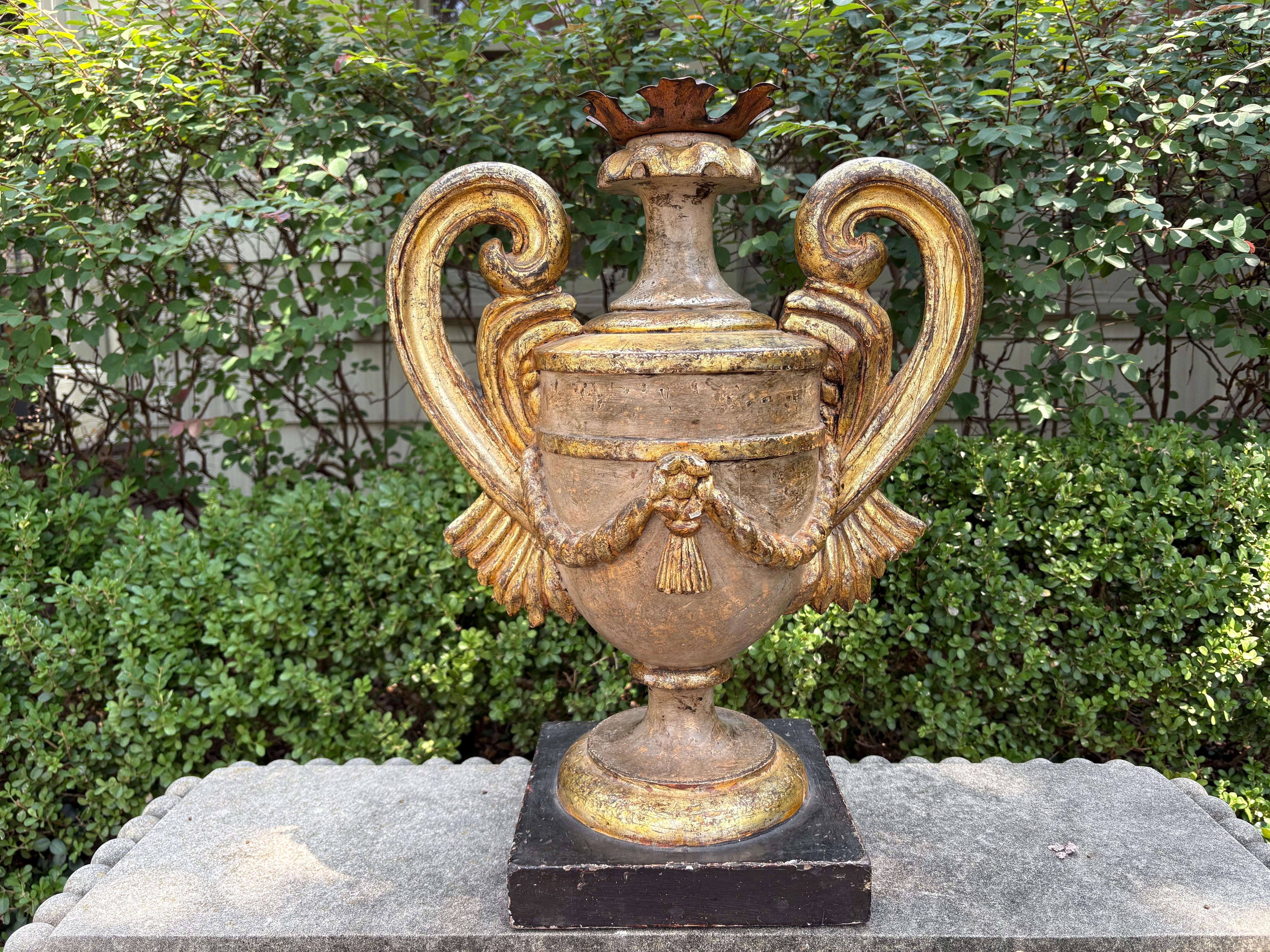 Pair Of Italian Baroque Style Urns In Good Condition For Sale In Houston, TX