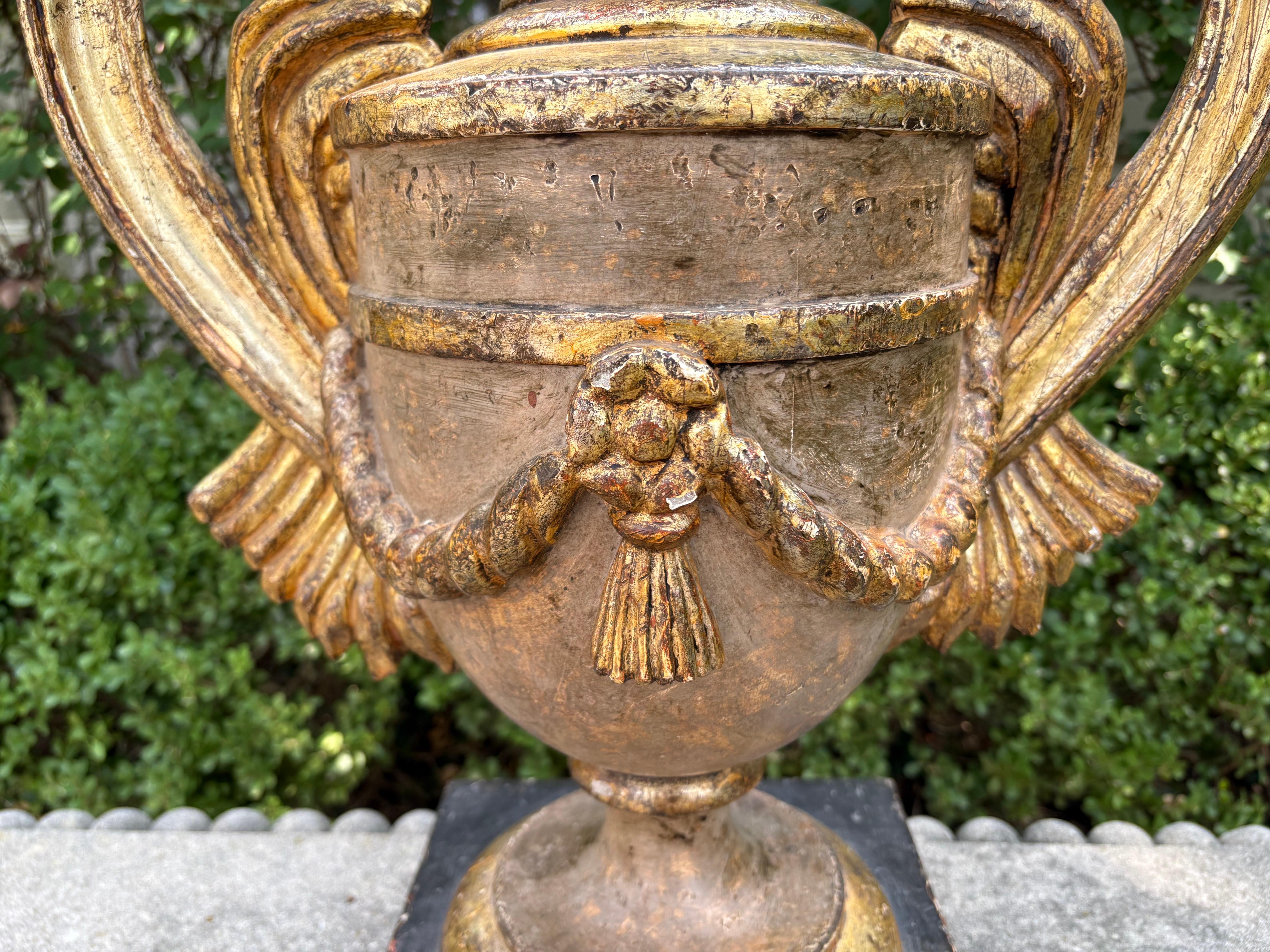 Early 20th Century Pair Of Italian Baroque Style Urns For Sale