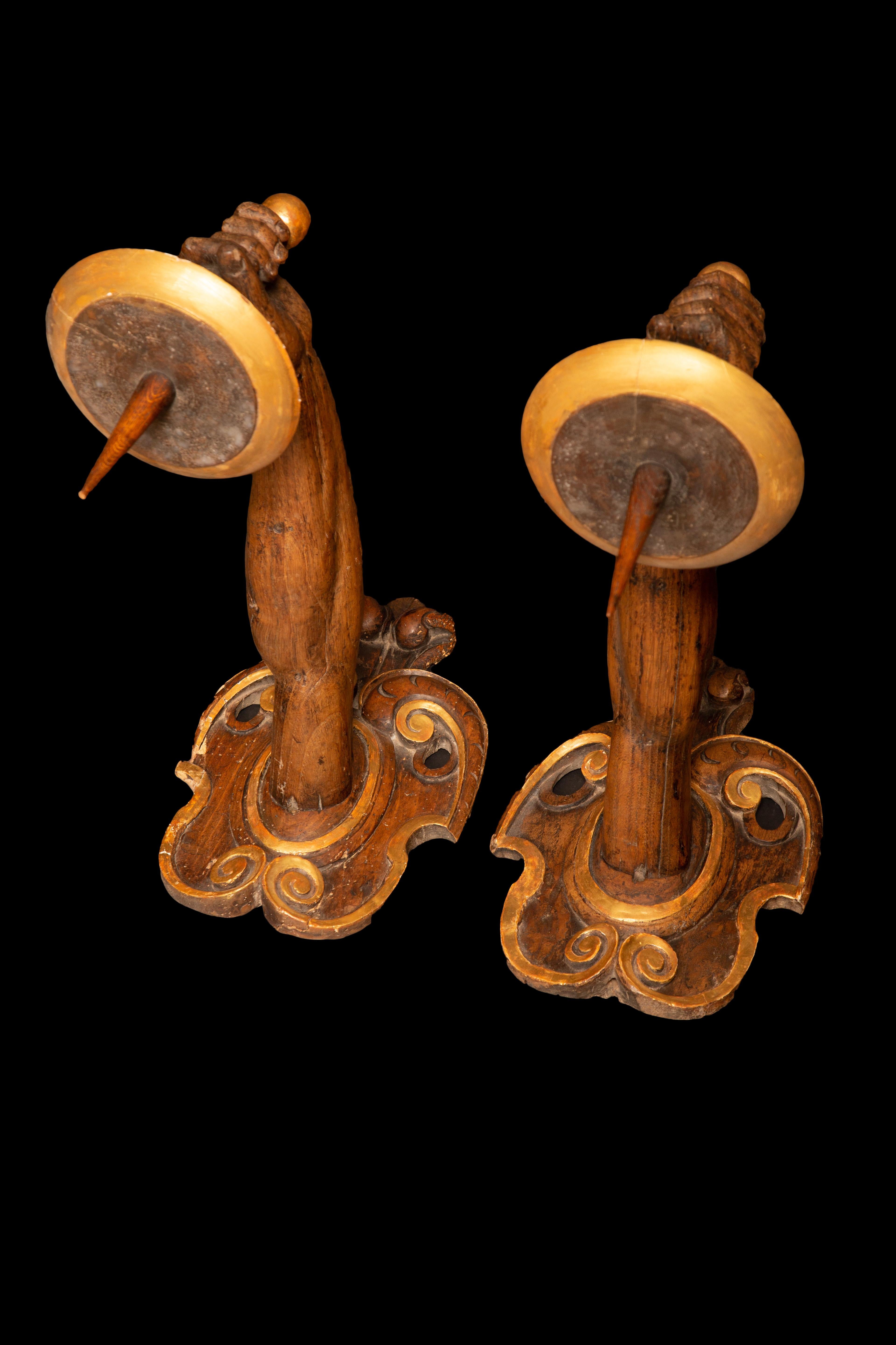 Pair of Italian Baroque Style Walnut & Gilt Wall Sconces For Sale 2