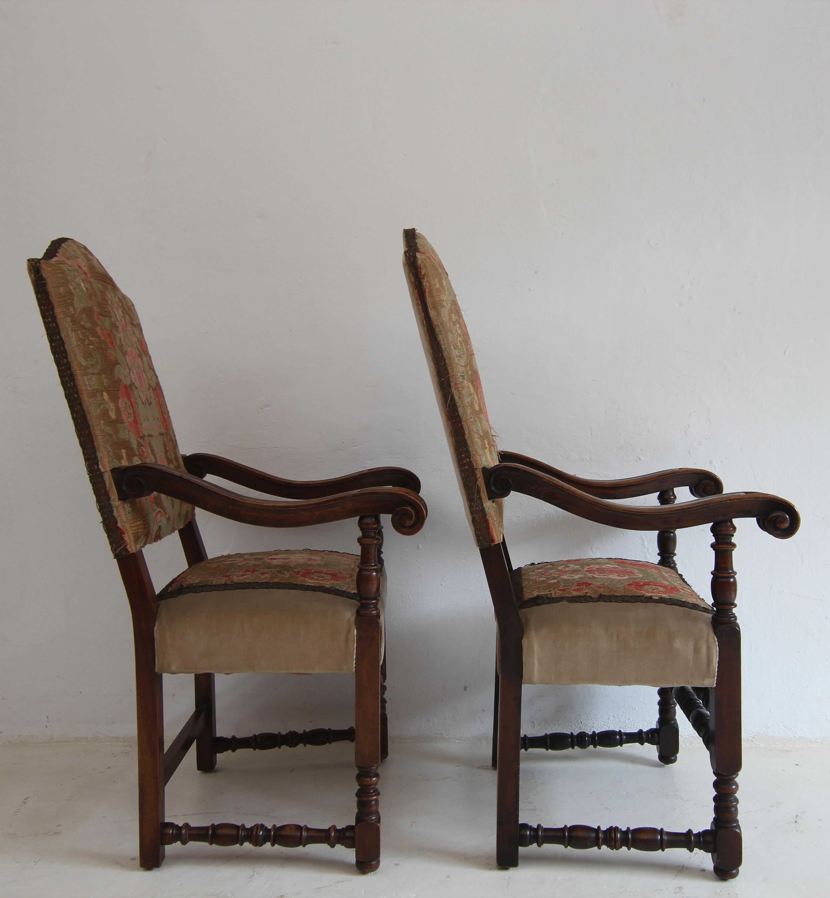 Pair of Italian Baroque Walnut Armchairs For Sale 14