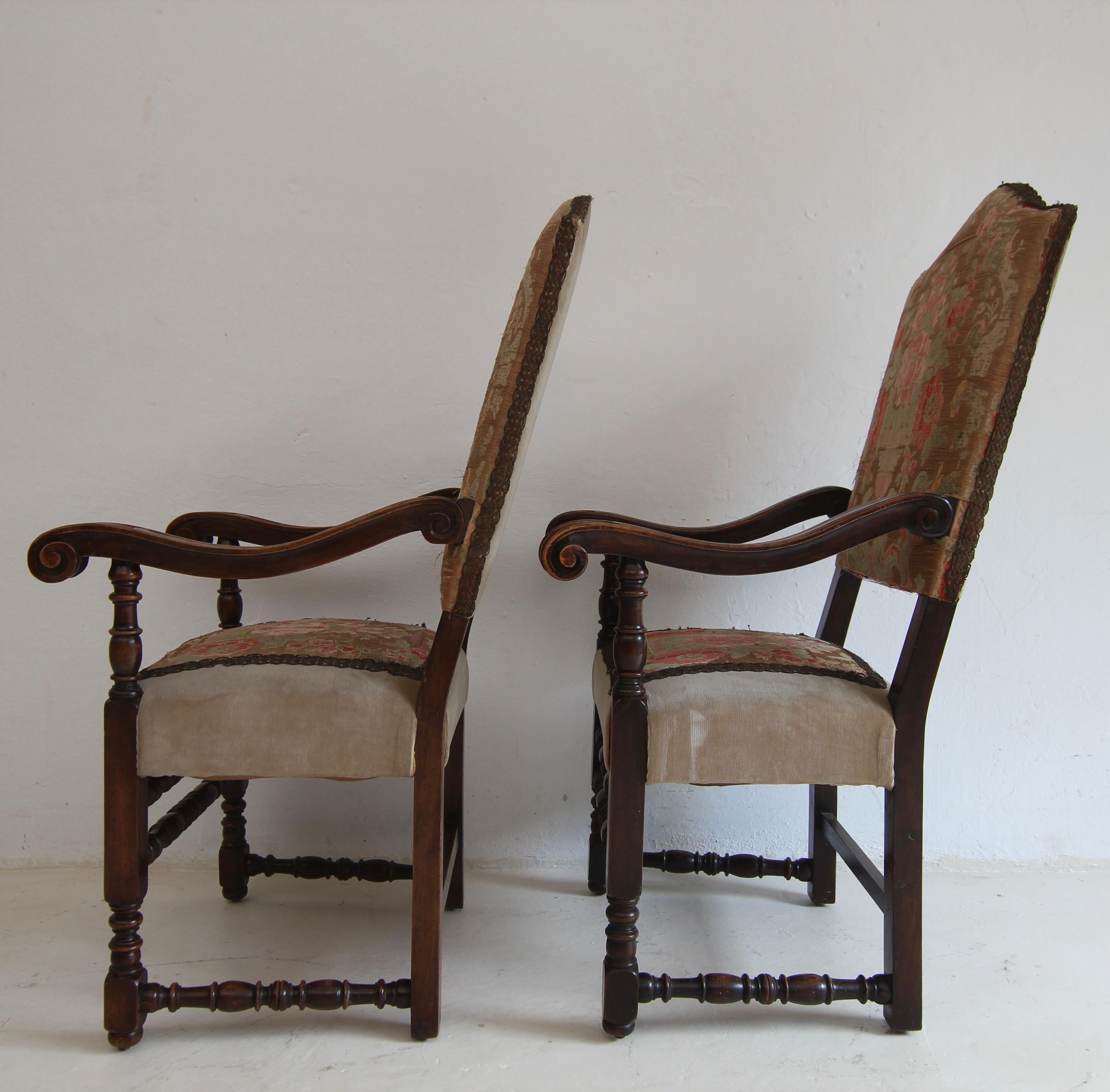 Pair of Italian Baroque Walnut Armchairs For Sale 16