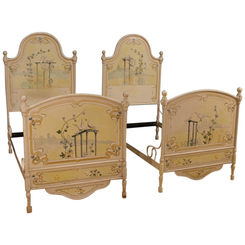 Pair of Italian Beds in Lacquered and Painted Iron from 20th Century