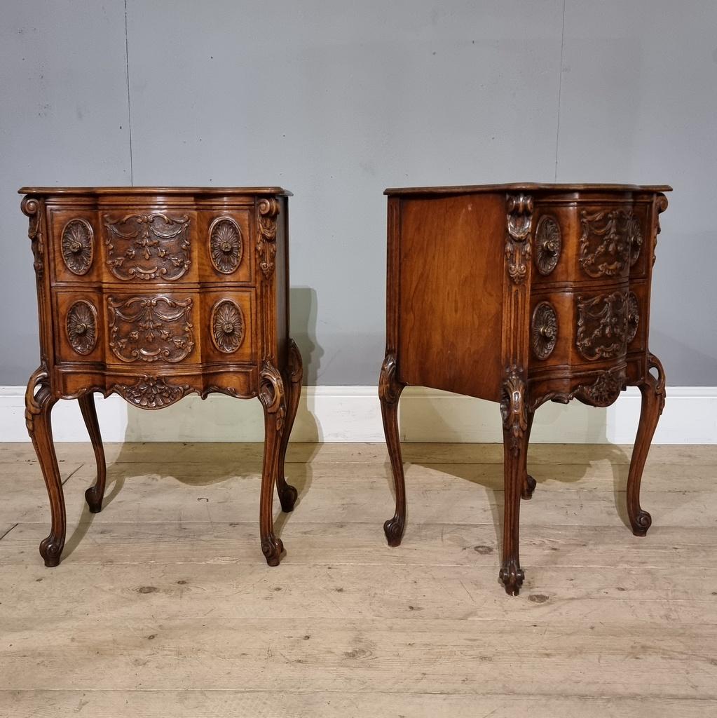 Good pair of 1920s Italian carved walnut bedside commodes. 1920.



Dimensions
20 inches (51 cms) wide
14.5 inches (37 cms) deep
29.5 inches (75 cms) high.