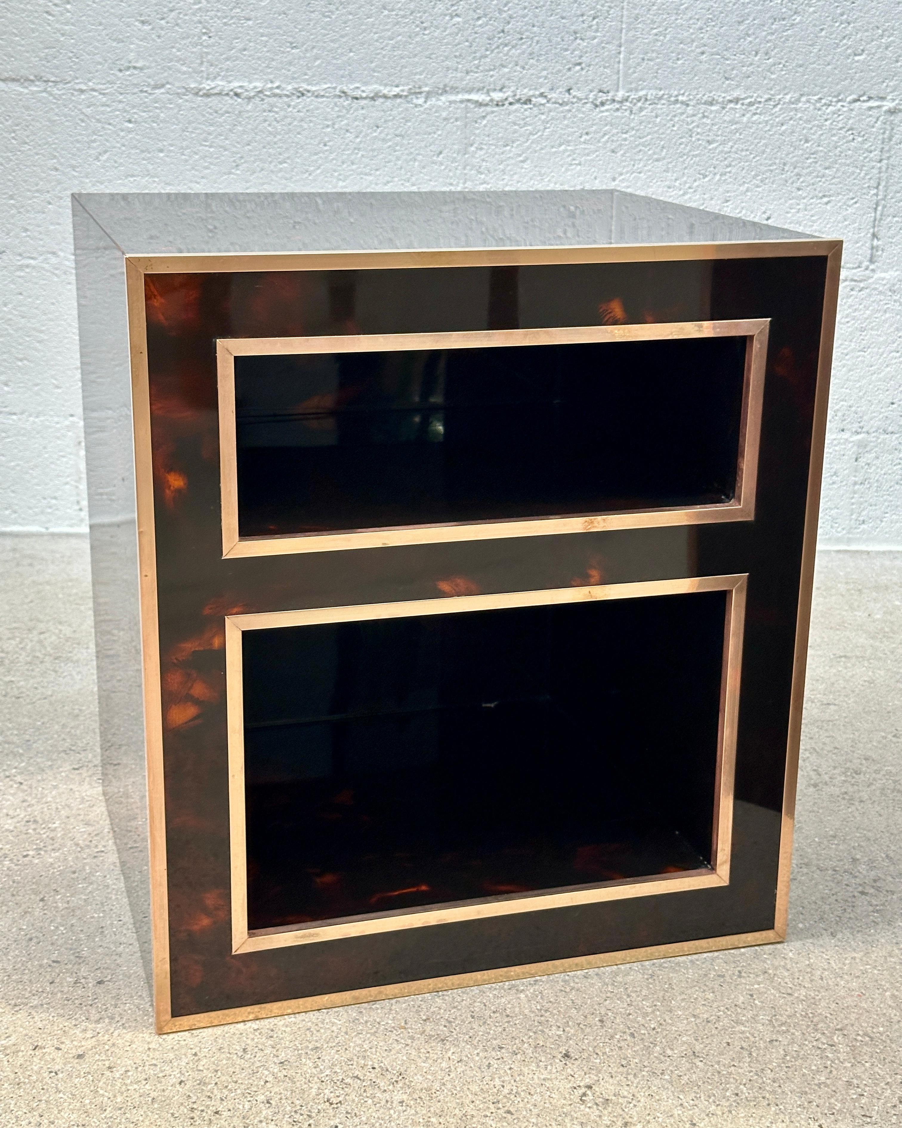 Hollywood Regency Pair of Italian bedside tables 1970. stamped (ND) Made in Italy. lacquer brass For Sale