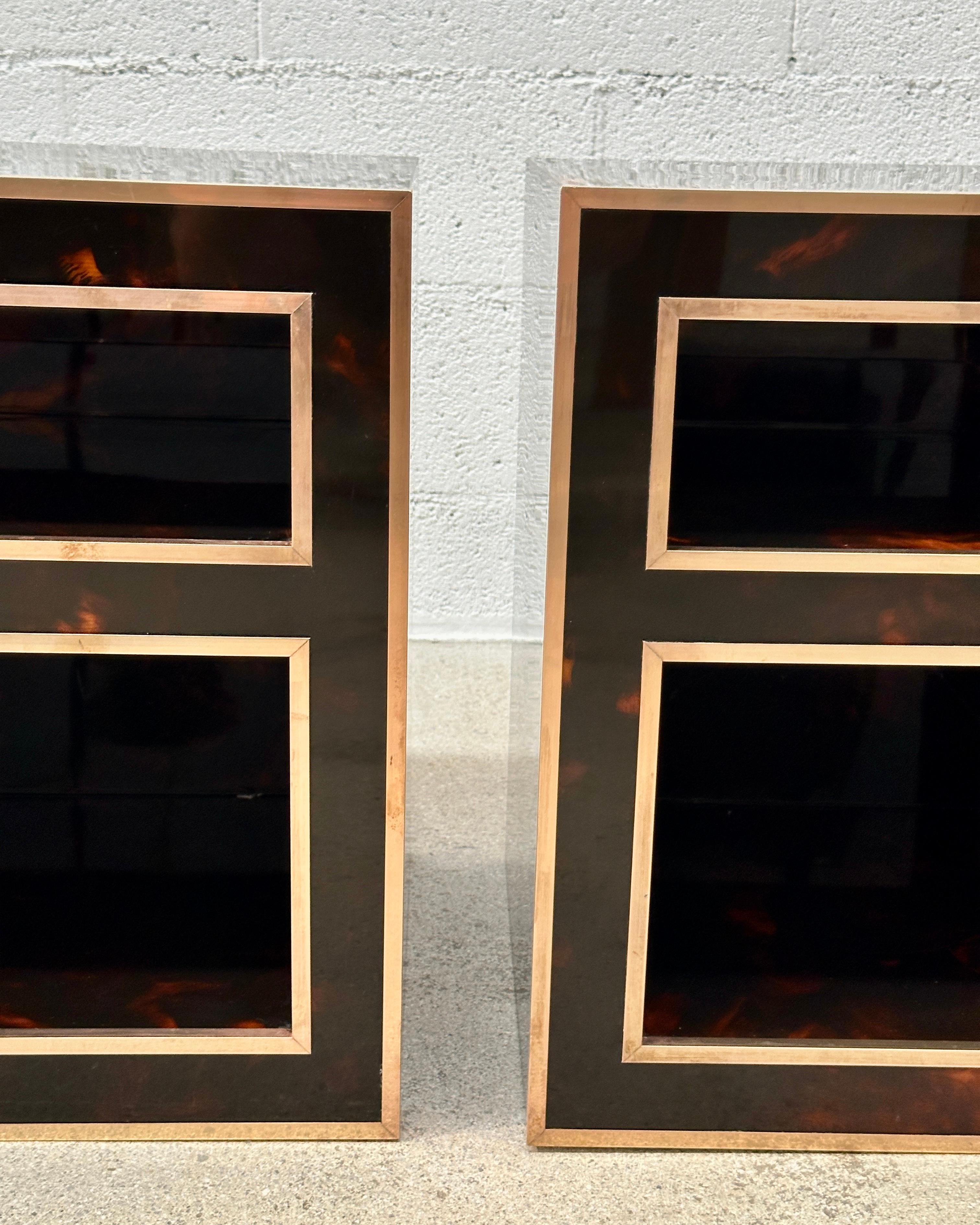 Pair of Italian bedside tables 1970. stamped (ND) Made in Italy. lacquer brass In Good Condition For Sale In Genève, GE