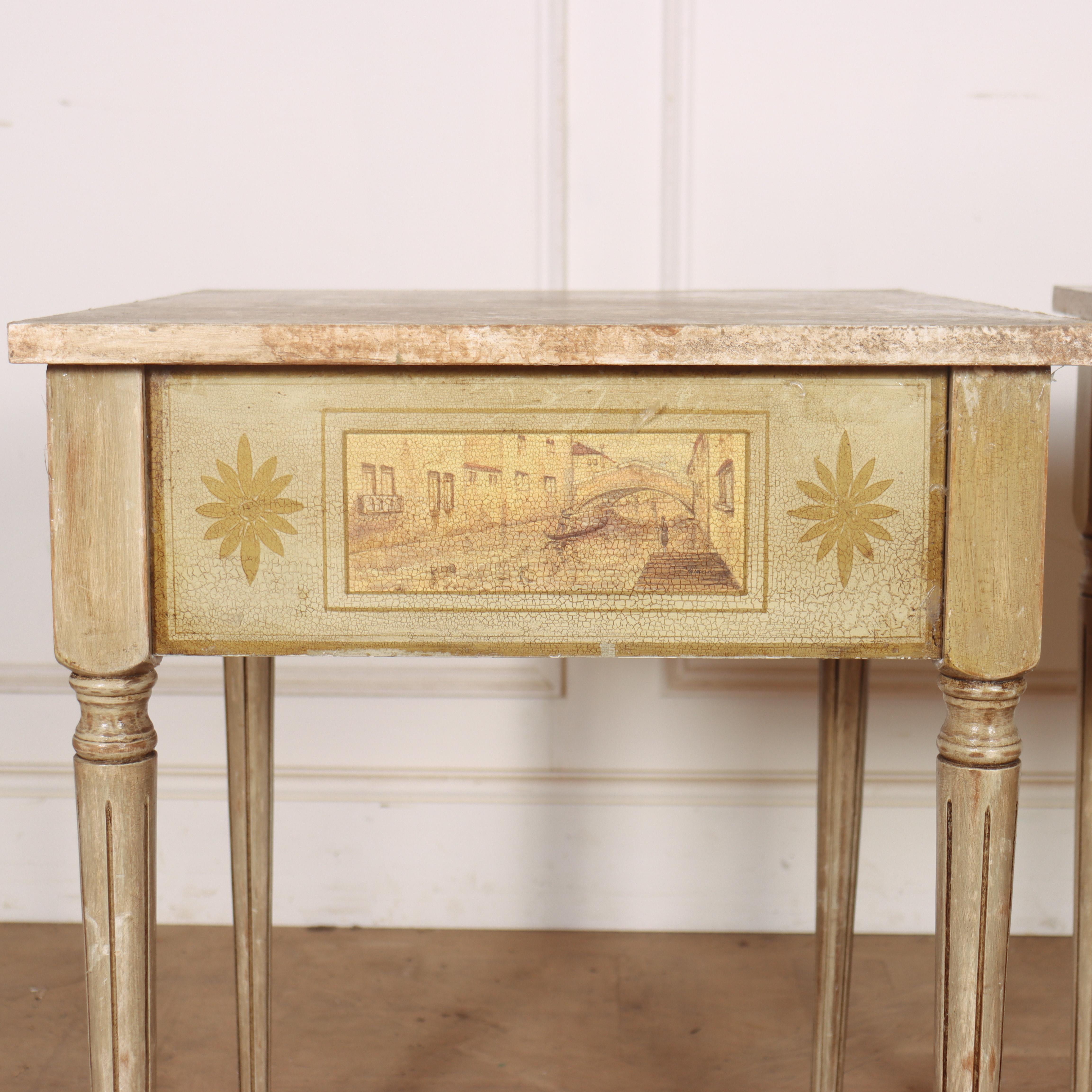 Pareja de mesillas de noche italianas Pino en venta