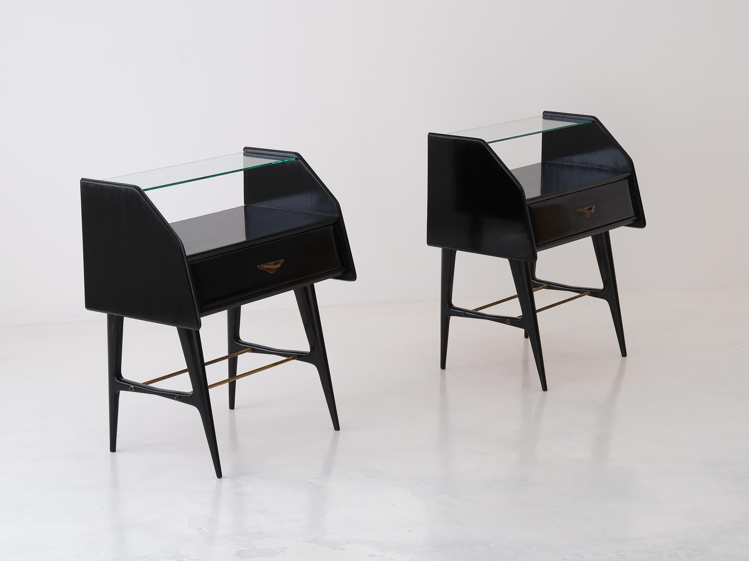 Mid-20th Century Pair of Italian Bedside Tables in Black Lacquered Wood Glass Shelf and Brass