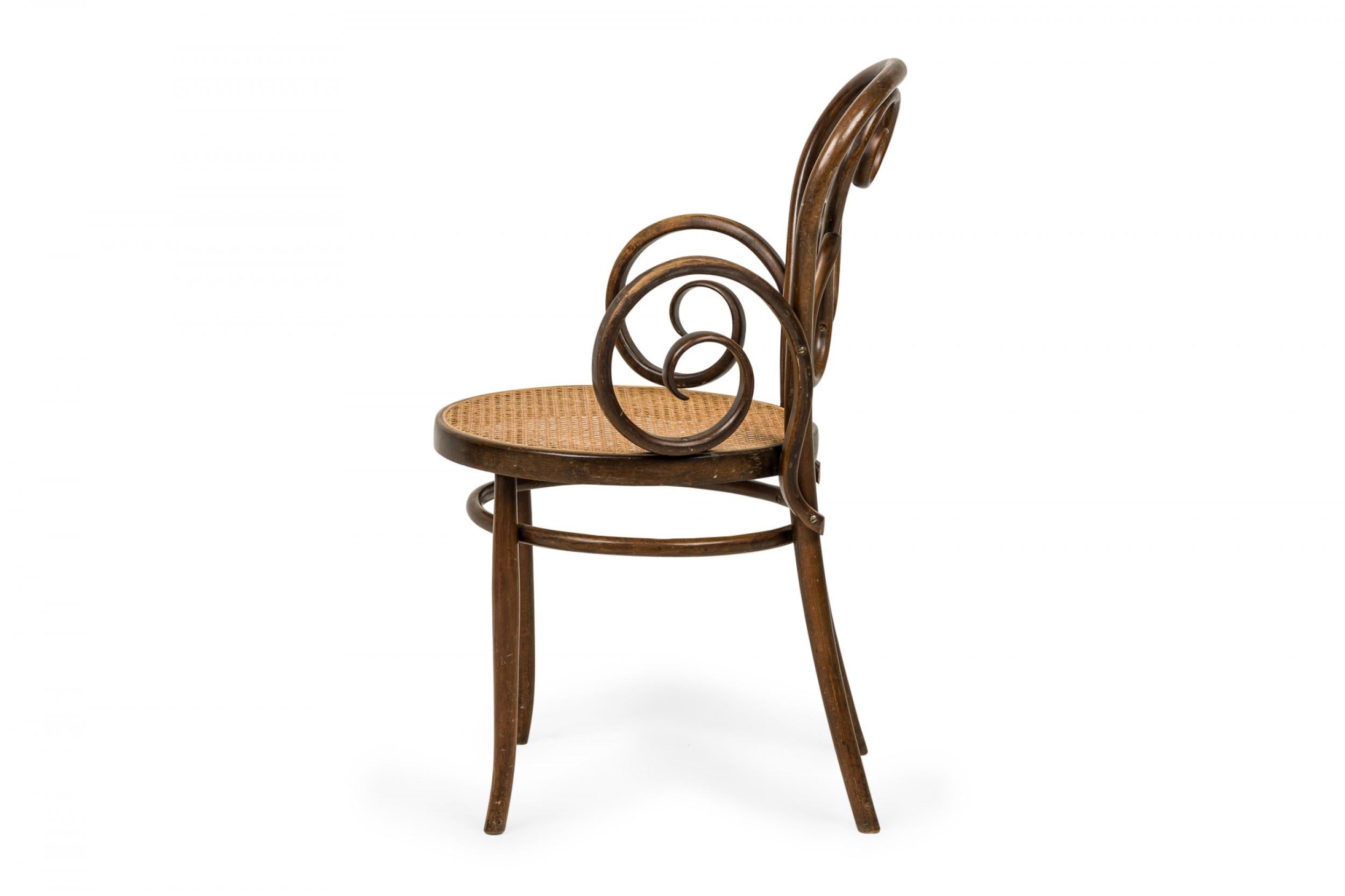Paire de fauteuils italiens en bois de roseau et cannes à enroulement Bon état - En vente à New York, NY