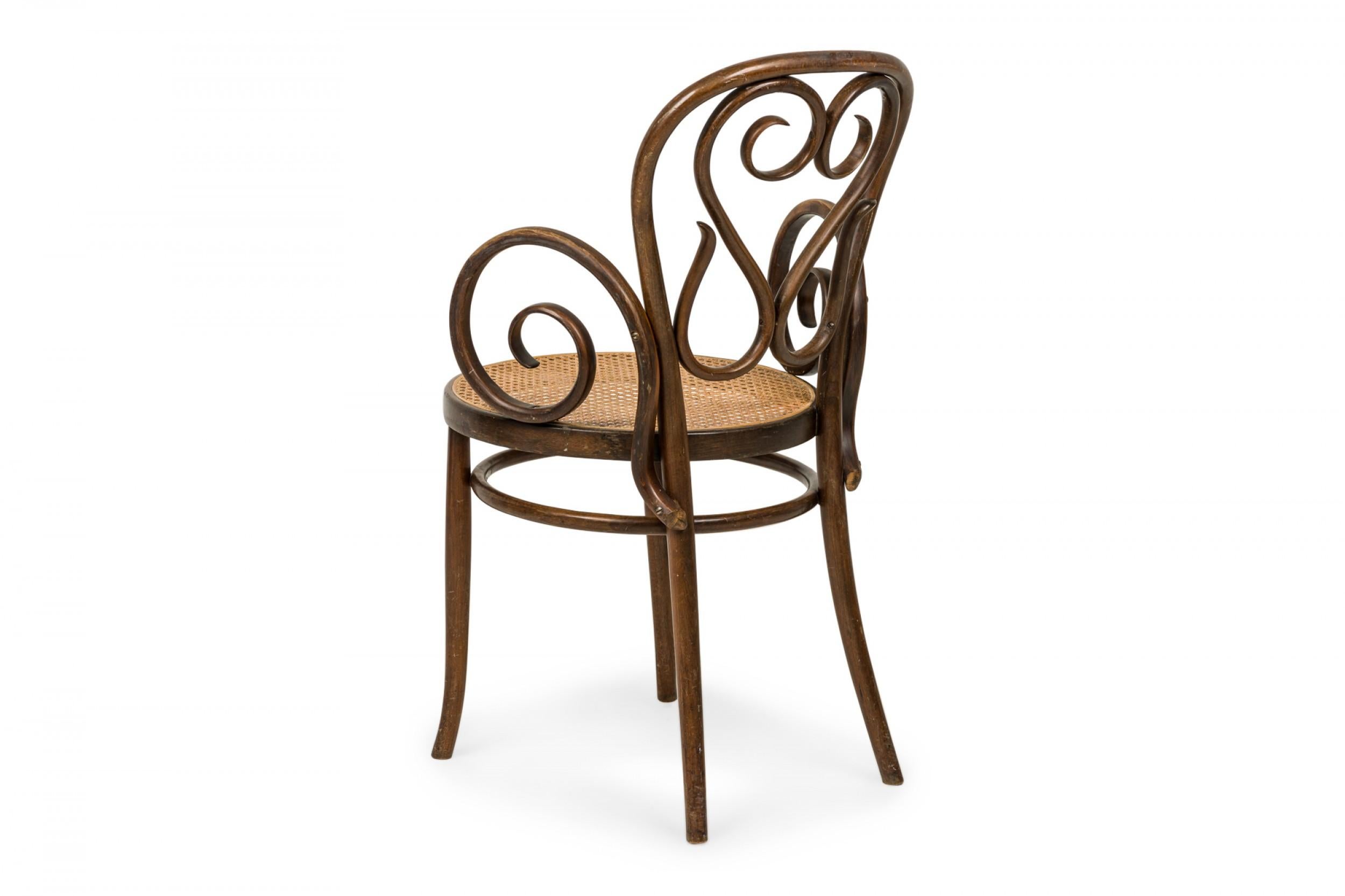 20ième siècle Paire de fauteuils italiens en bois de roseau et cannes à enroulement en vente