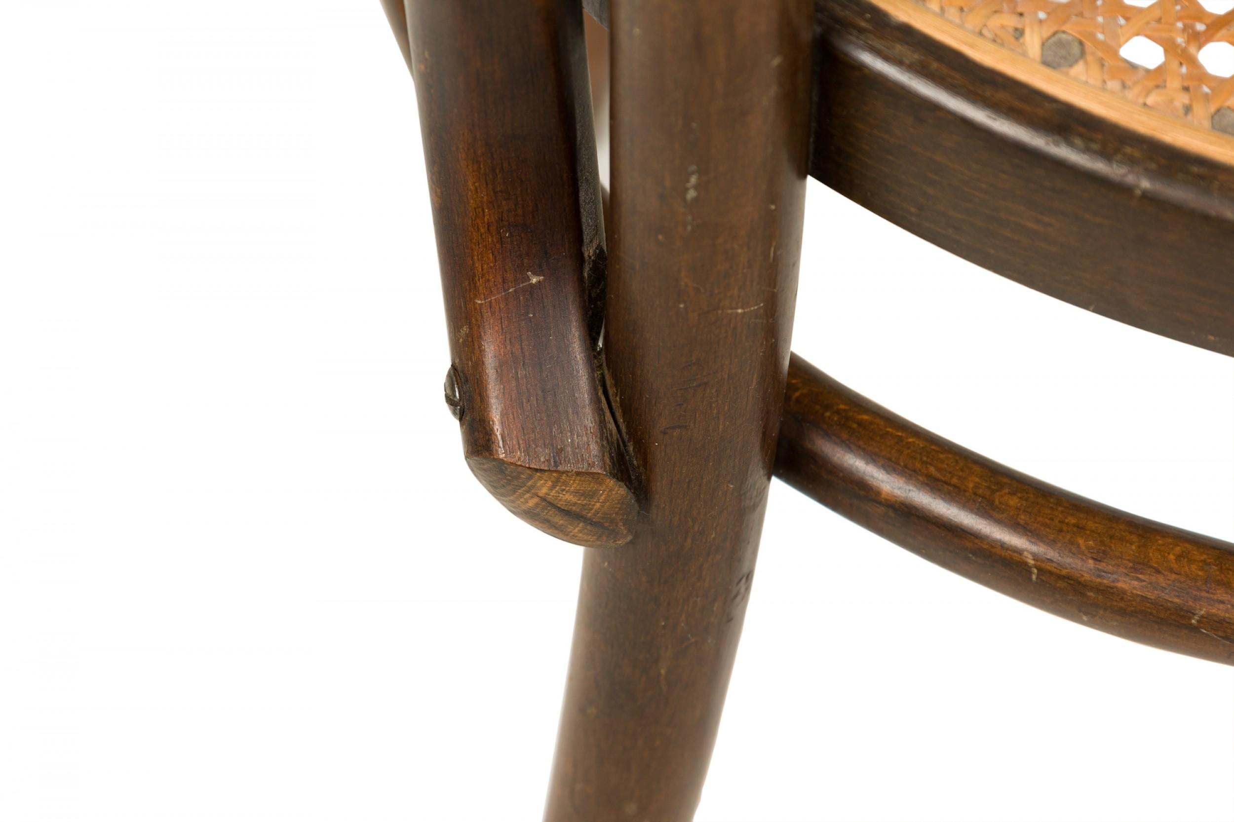 Paire de fauteuils italiens en bois de roseau et cannes à enroulement en vente 1