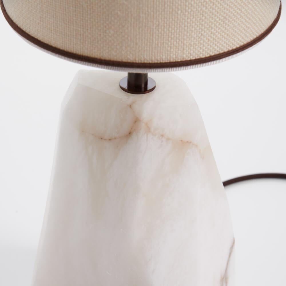 Effet bronze Paire de lampes de table italiennes en albâtre sur mesure « Monolite » en vente