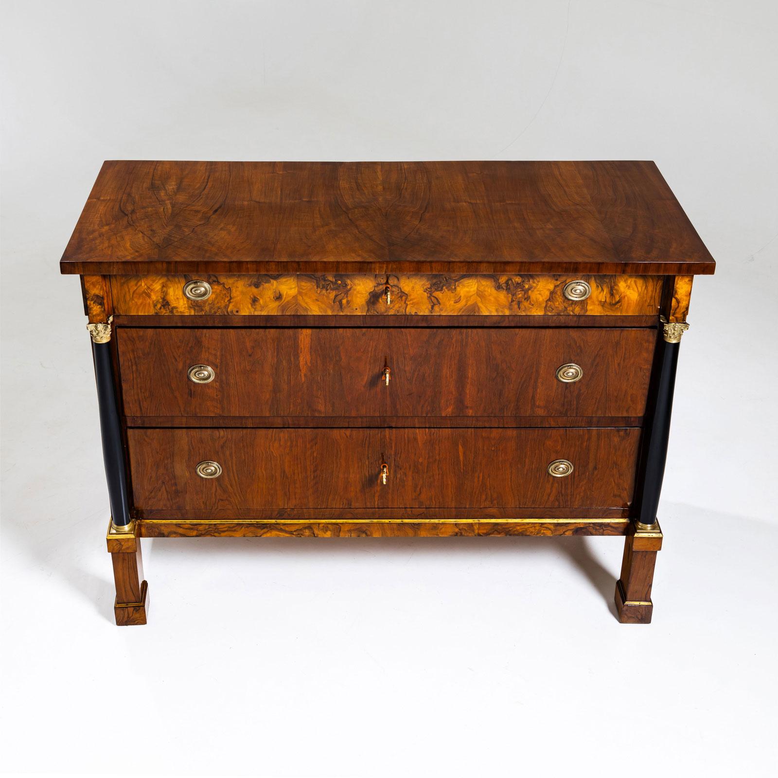 Paar italienische Biedermeier-Kommoden mit Schubladenschranken, frühes 19. Jahrhundert im Angebot 4