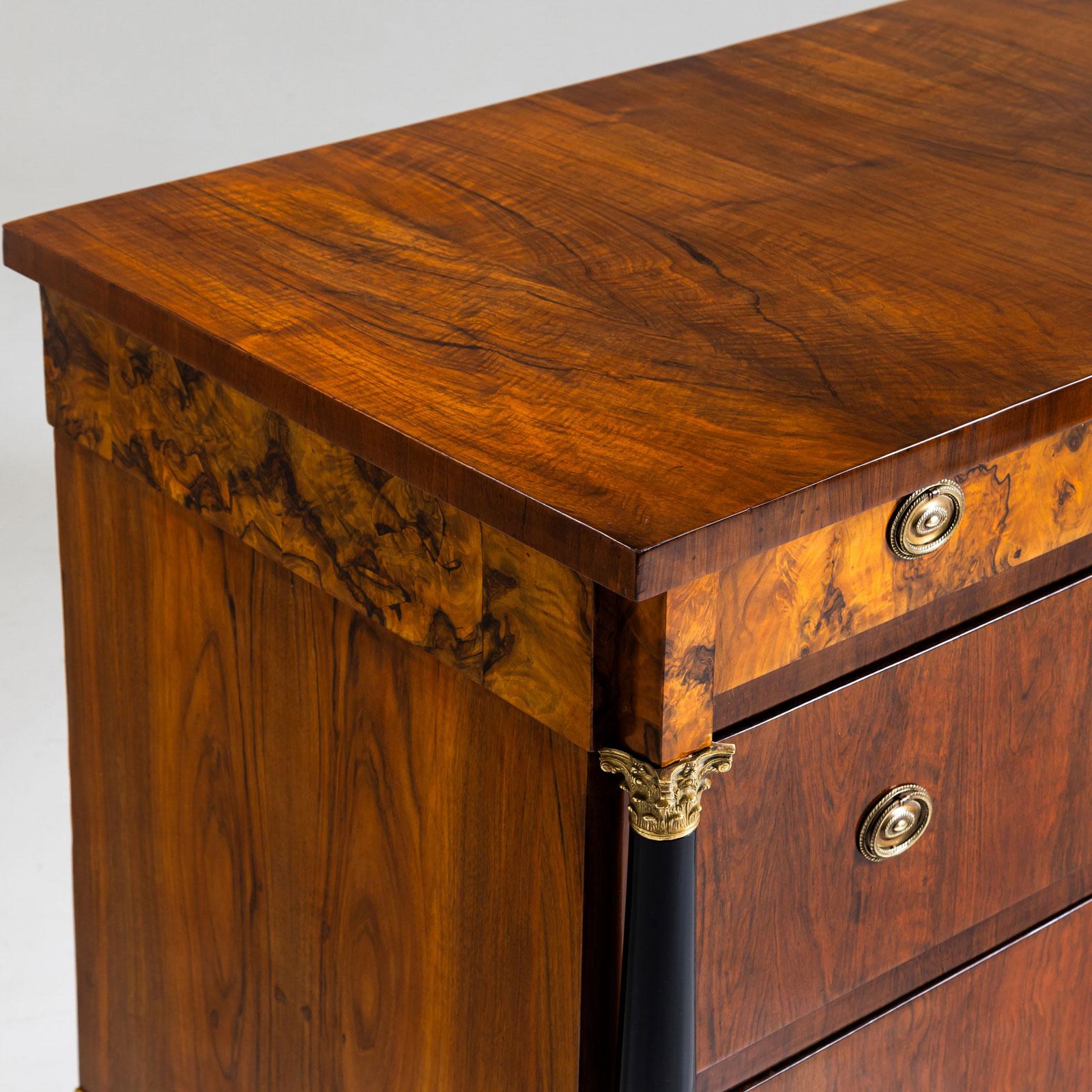 Paar italienische Biedermeier-Kommoden mit Schubladenschranken, frühes 19. Jahrhundert im Angebot 5