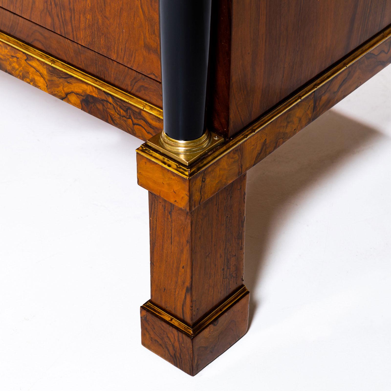Paar italienische Biedermeier-Kommoden mit Schubladenschranken, frühes 19. Jahrhundert im Angebot 6