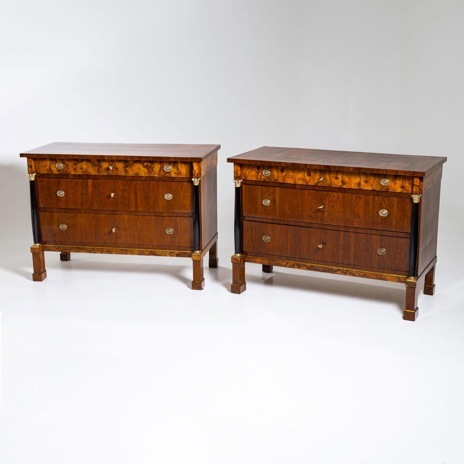 Paar italienische Biedermeier-Kommoden mit Schubladenschranken, frühes 19. Jahrhundert im Zustand „Gut“ im Angebot in Greding, DE