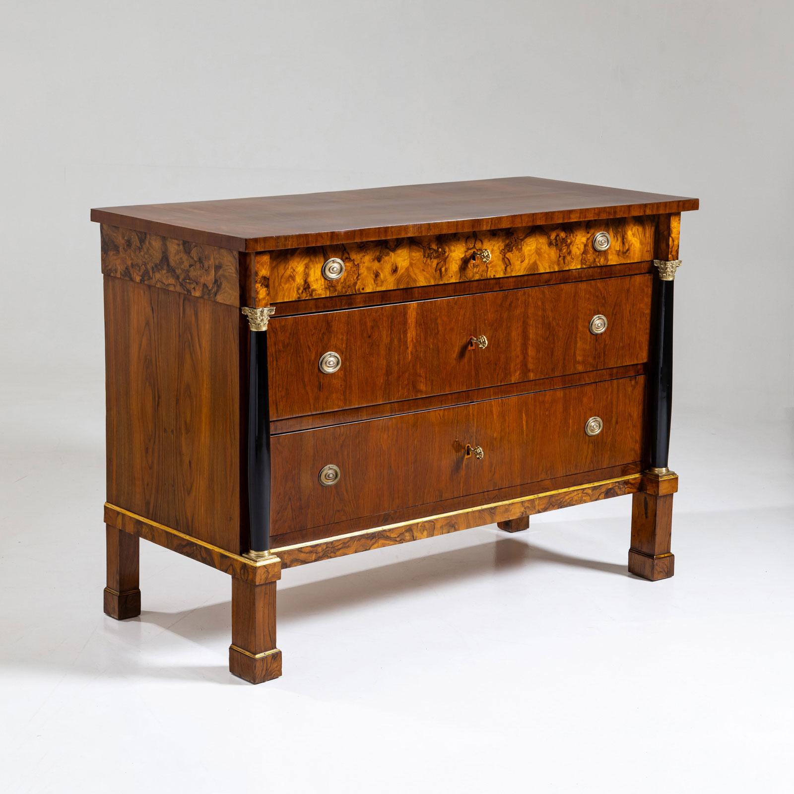 Paar italienische Biedermeier-Kommoden mit Schubladenschranken, frühes 19. Jahrhundert im Angebot 2