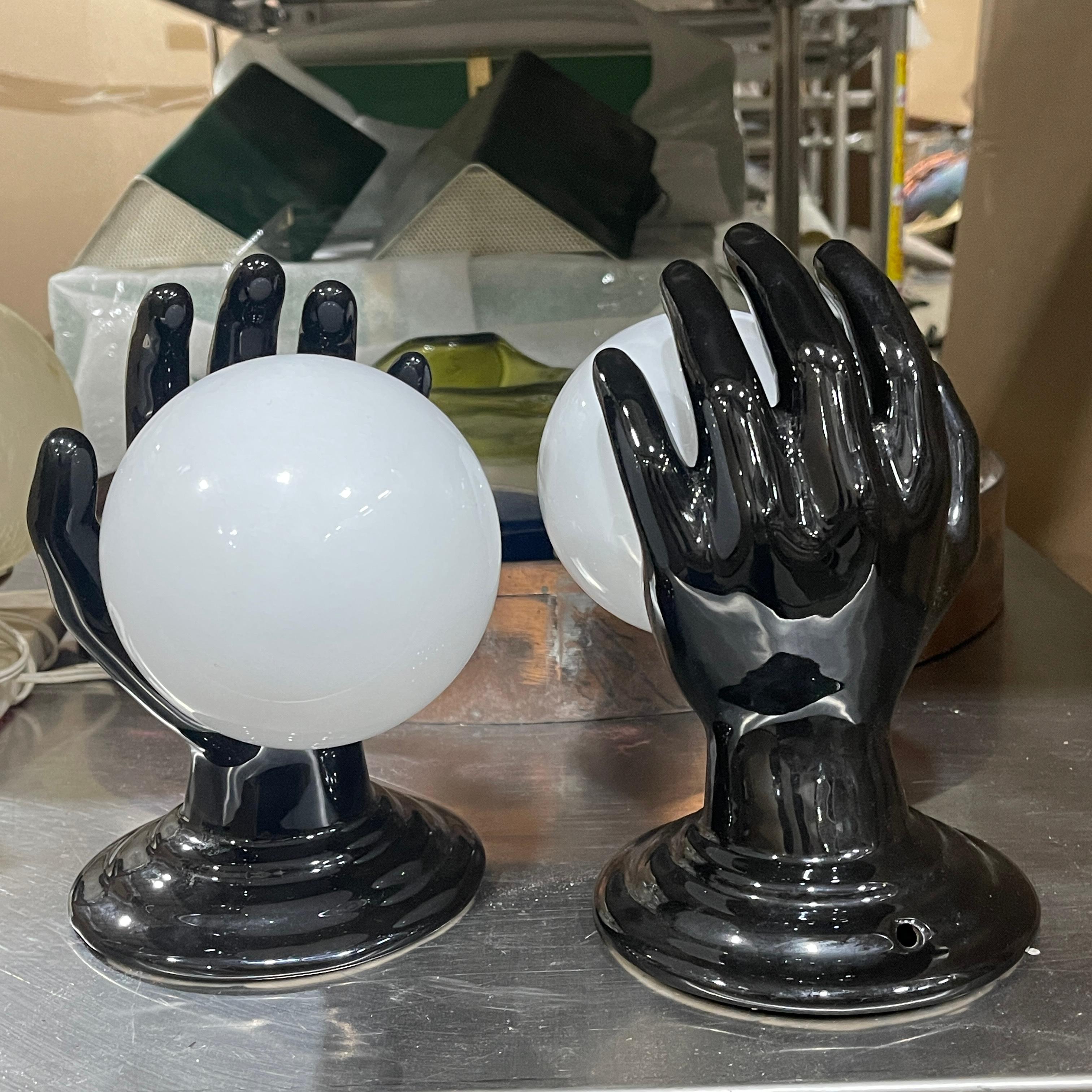 Paire d'appliques à main italiennes en céramique noire en vente 7