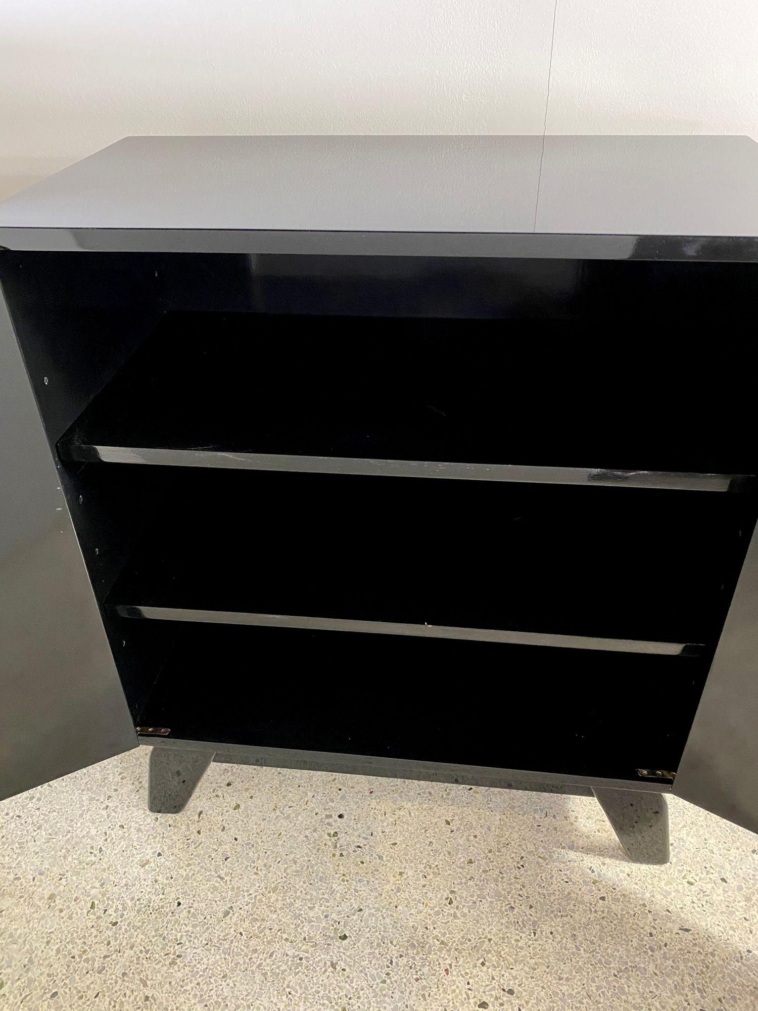 Mid-20th Century Pair of Italian Black Lacquer Modern Cabinets, Renzo Rutili For Sale